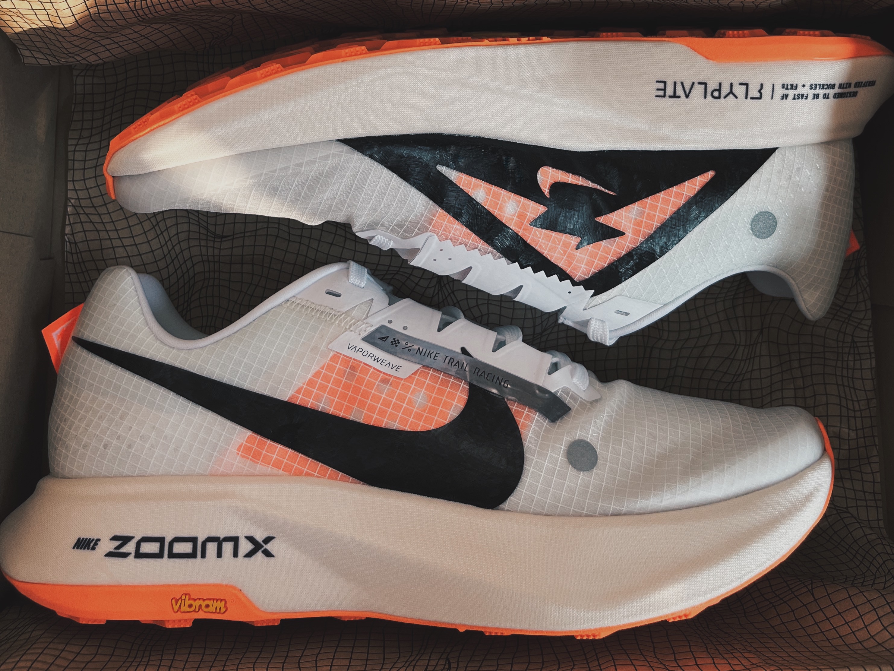 Nike Ultrafly Trail White Total Orange 착용 스타일