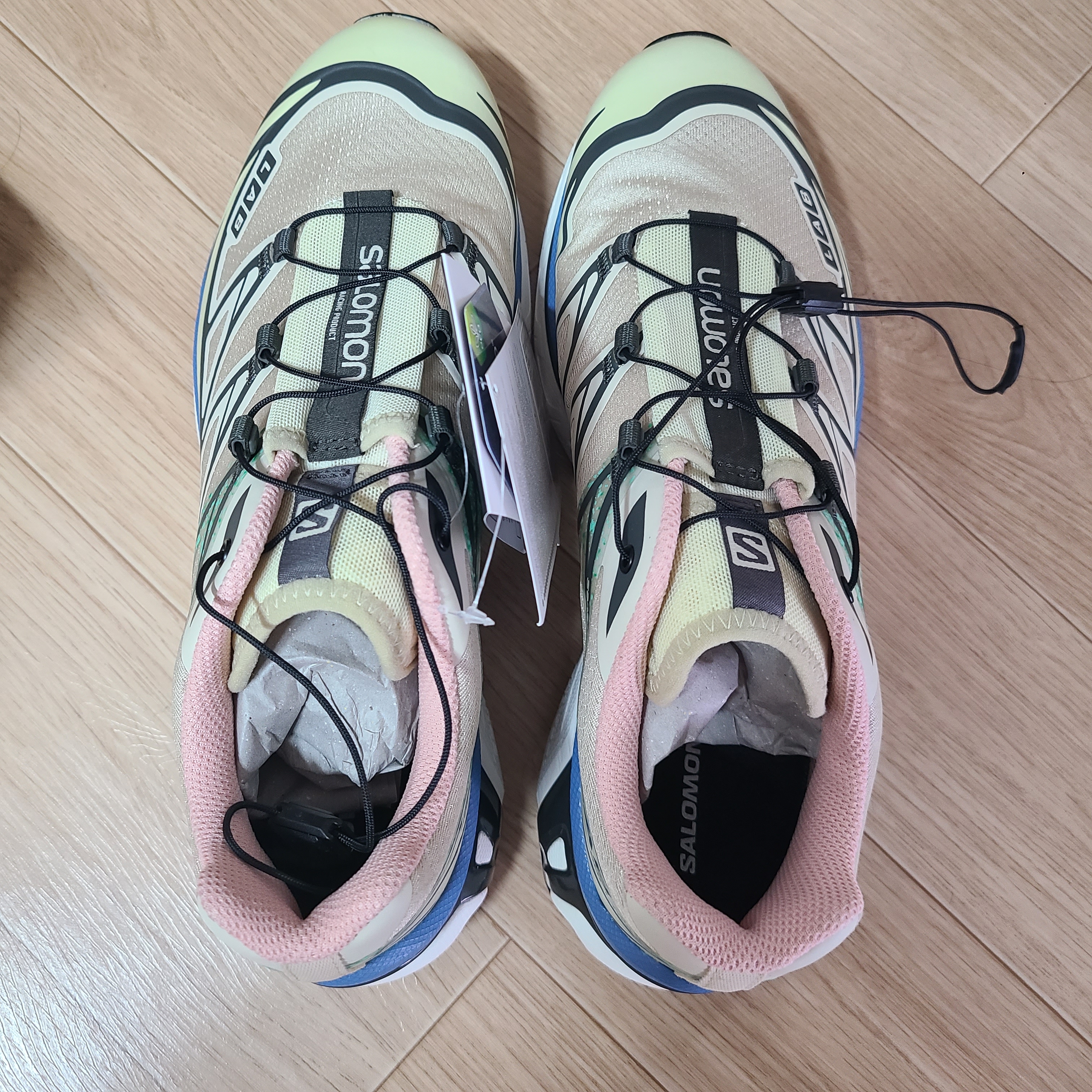 Salomon XT-6 Mindful 2 Moth Vanilla 착용 스타일 - 2