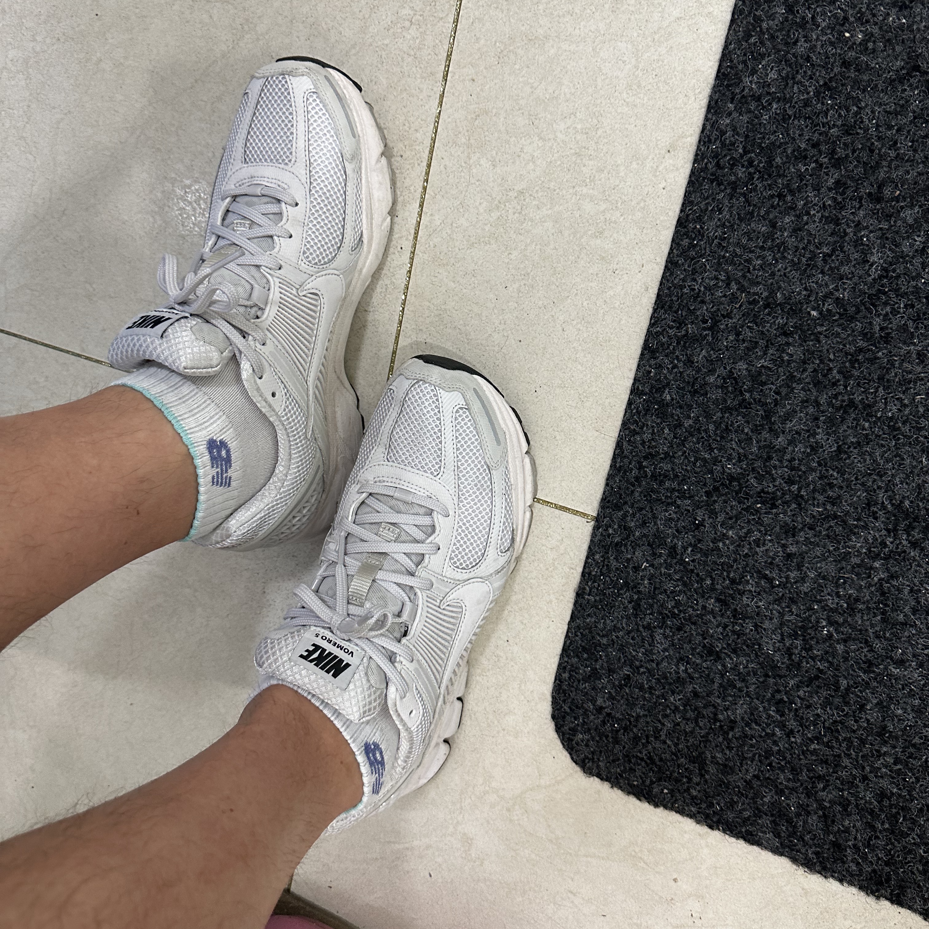 Nike Zoom Vomero 5 SP Vast Grey 2023 착용 스타일 - 1