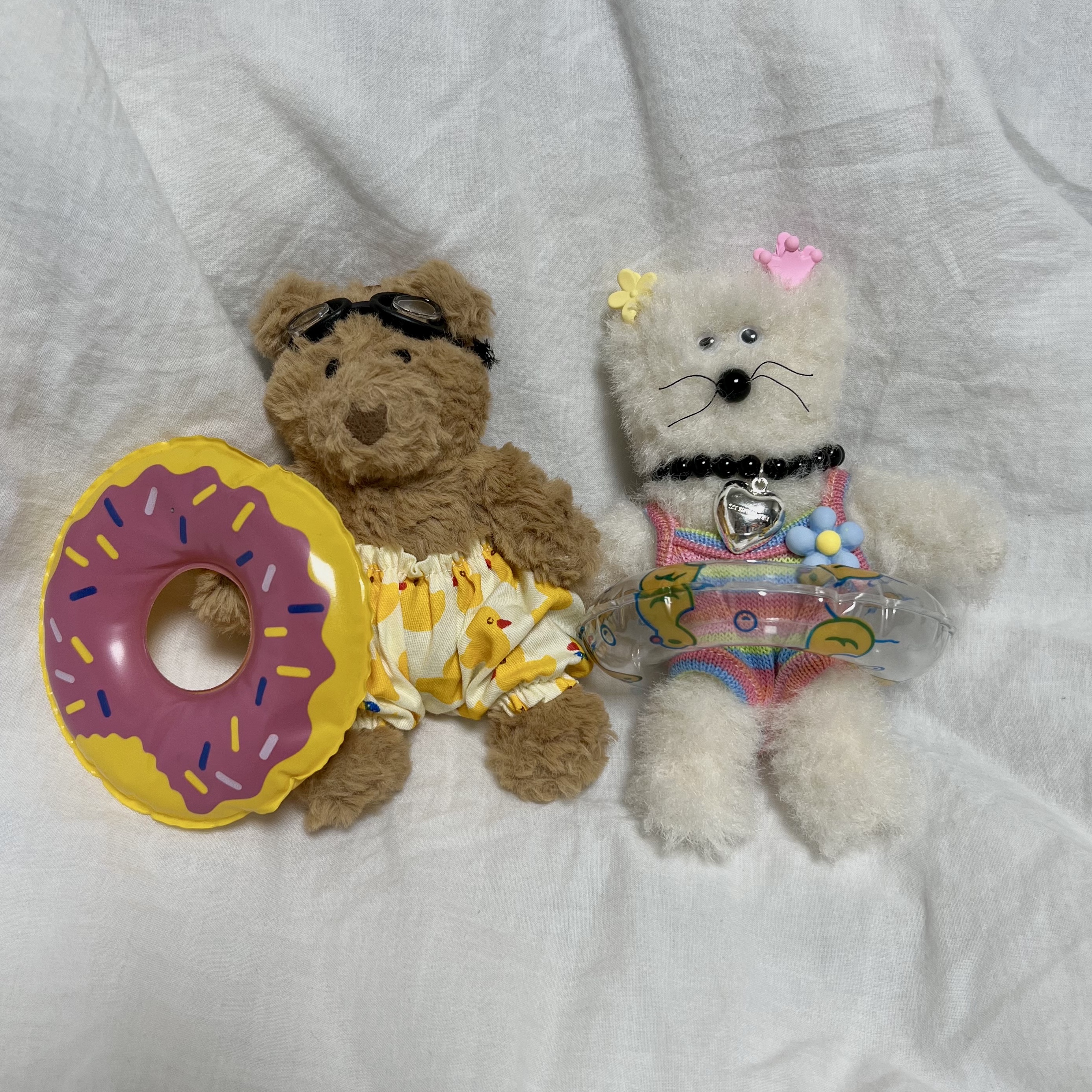 [KREAM 단독] Monamhee Creami Keyring Cream, Jellycat Bartholomew Bear Bag Charm Brown 착용 스타일