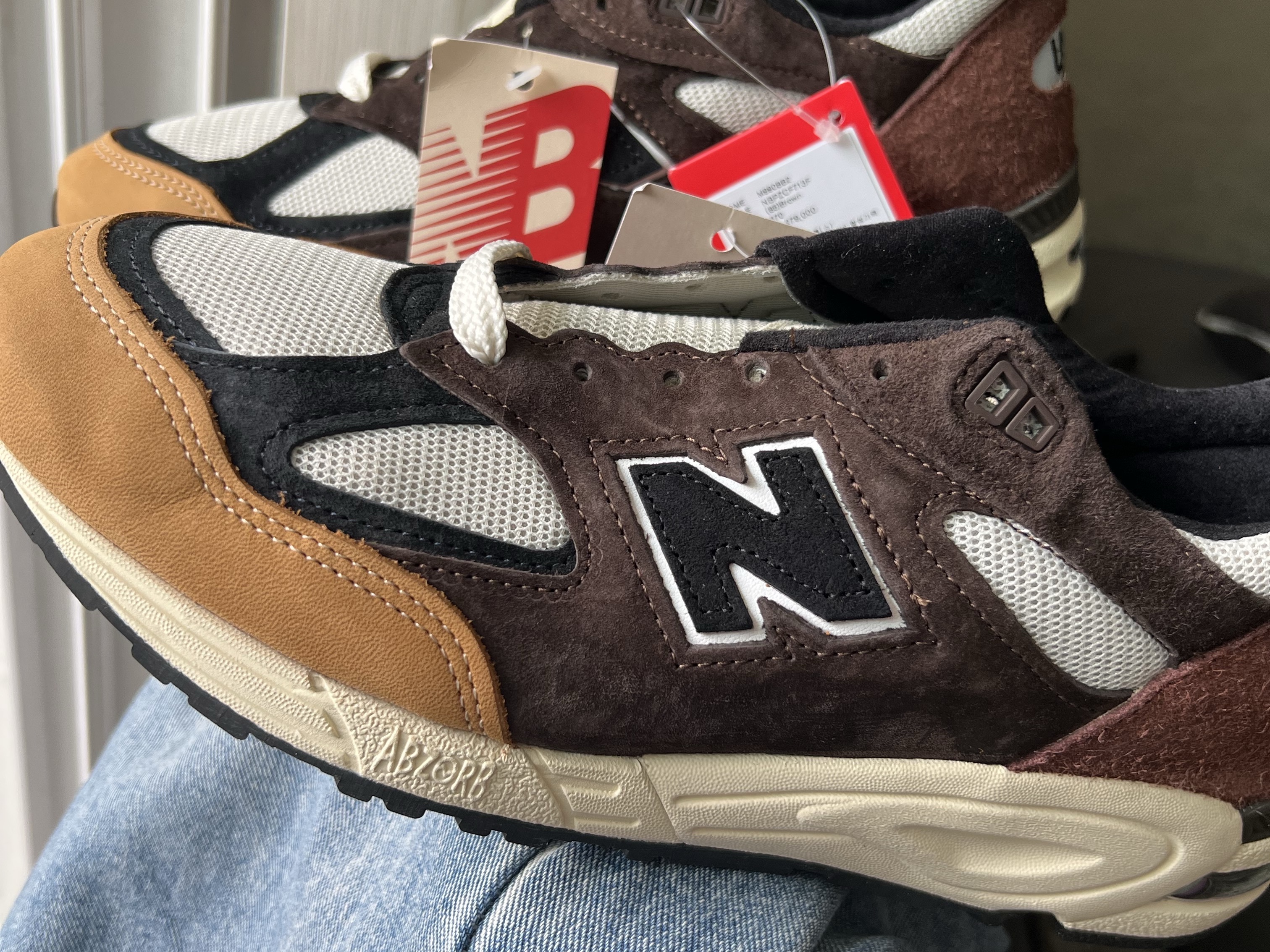 New Balance 990v2 Made in USA Brown Beige 착용 스타일