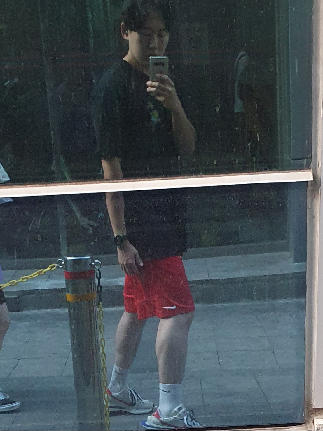 Nike x Sacai VaporWaffle Royal Fuchsia, Stussy Dollie Pigment Dyed T-Shirt Black 착용 스타일