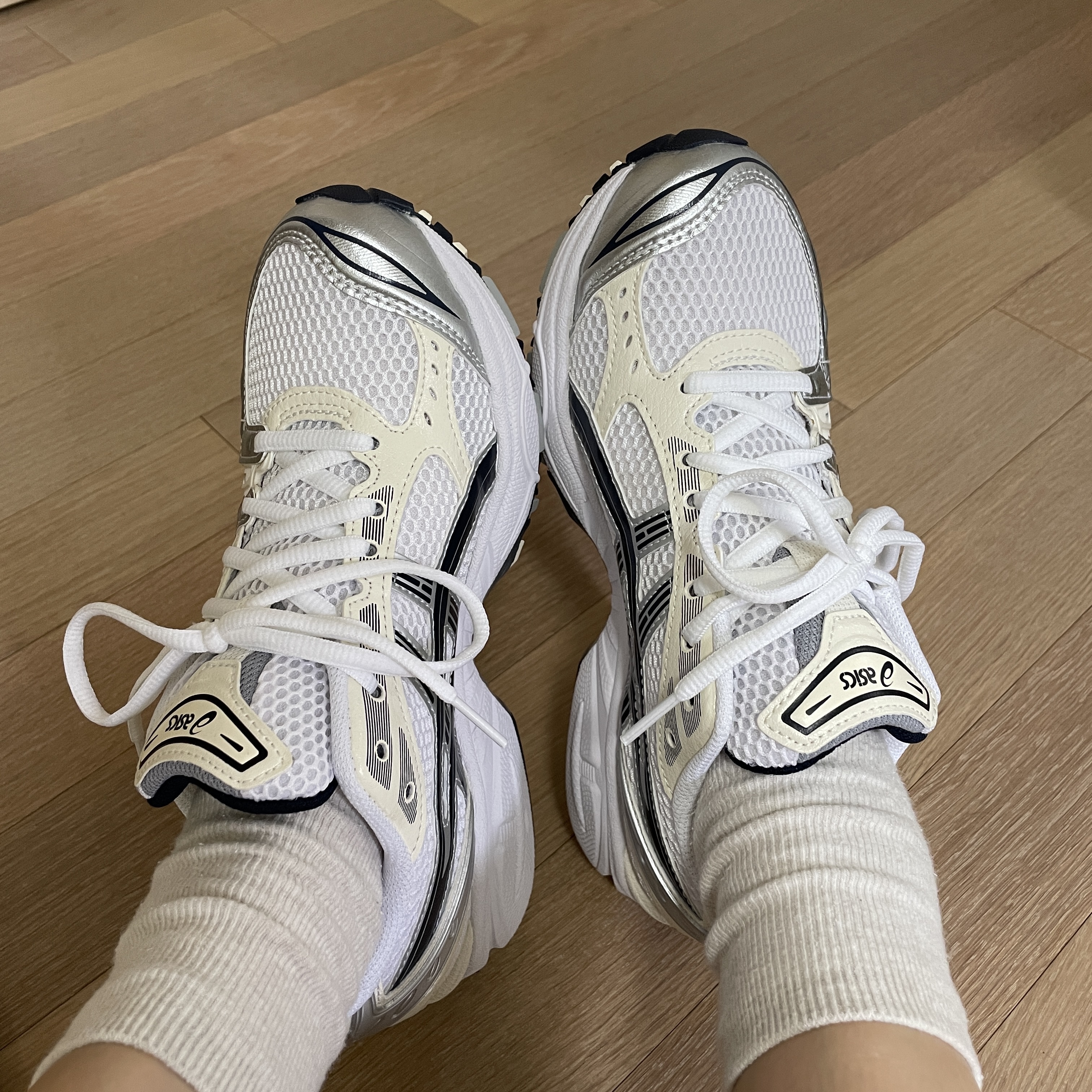 (W) Asics Gel-Kayano 14 White Midnight 착용 스타일 - 3