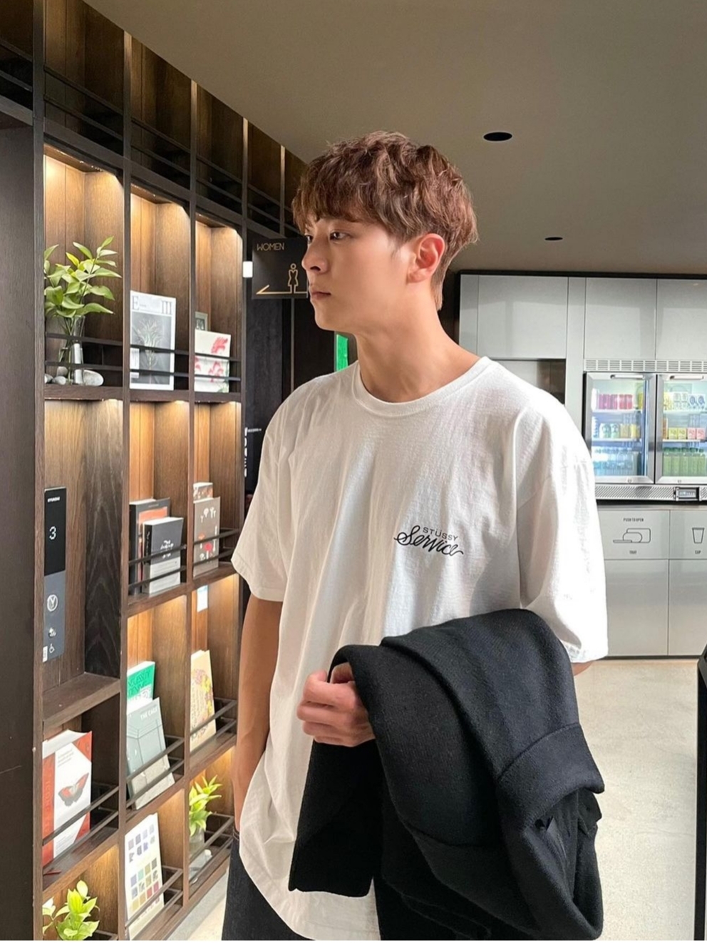 Stussy Service T-Shirt White 착용 스타일 - 1