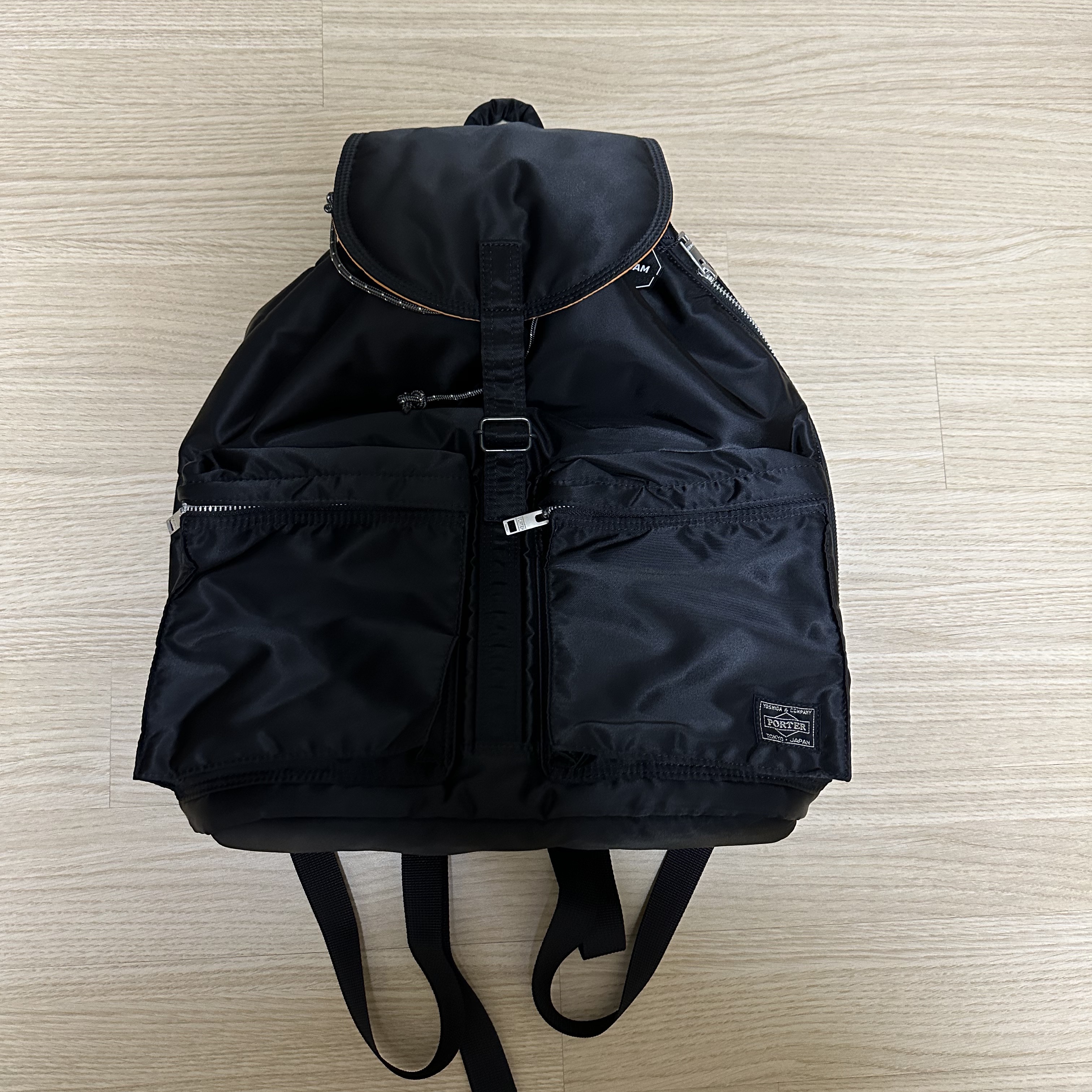 Porter Tanker Backpack Black 착용 스타일