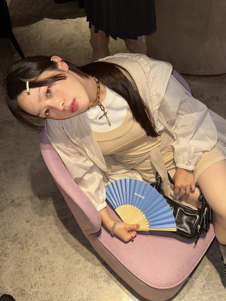 (W) Miu Miu Ribbed Knit Jersey Dress White 착용 스타일 - 1