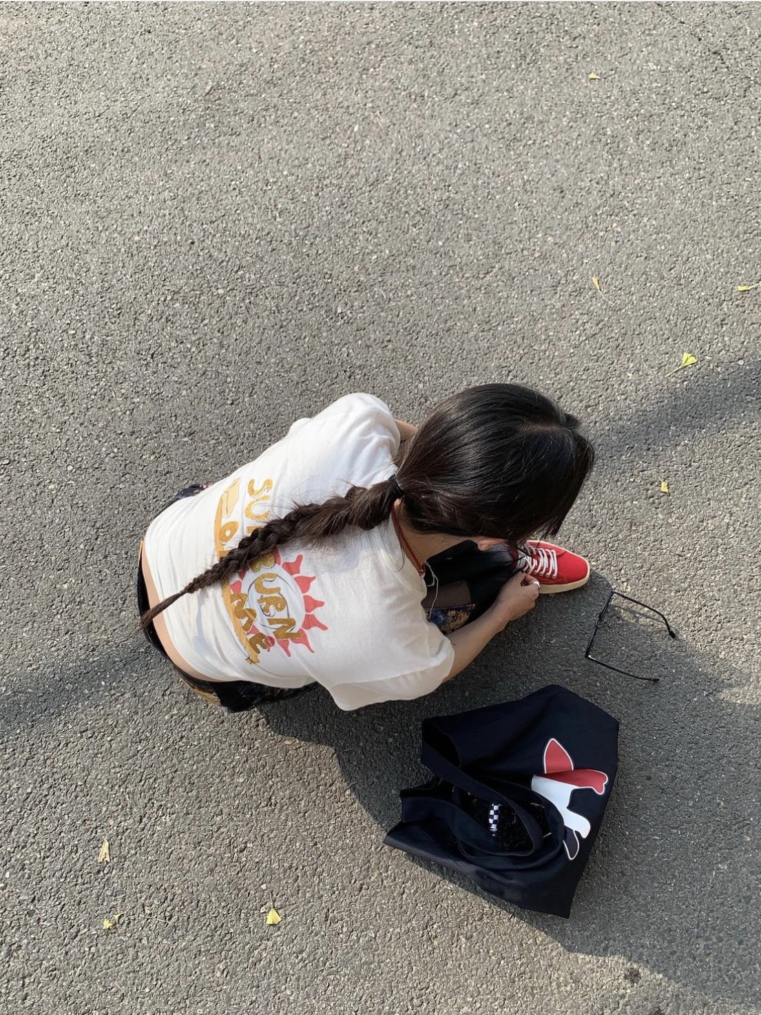 Maison Kitsune Tricolor Fox Tote Bag Navy 착용 스타일 - 2