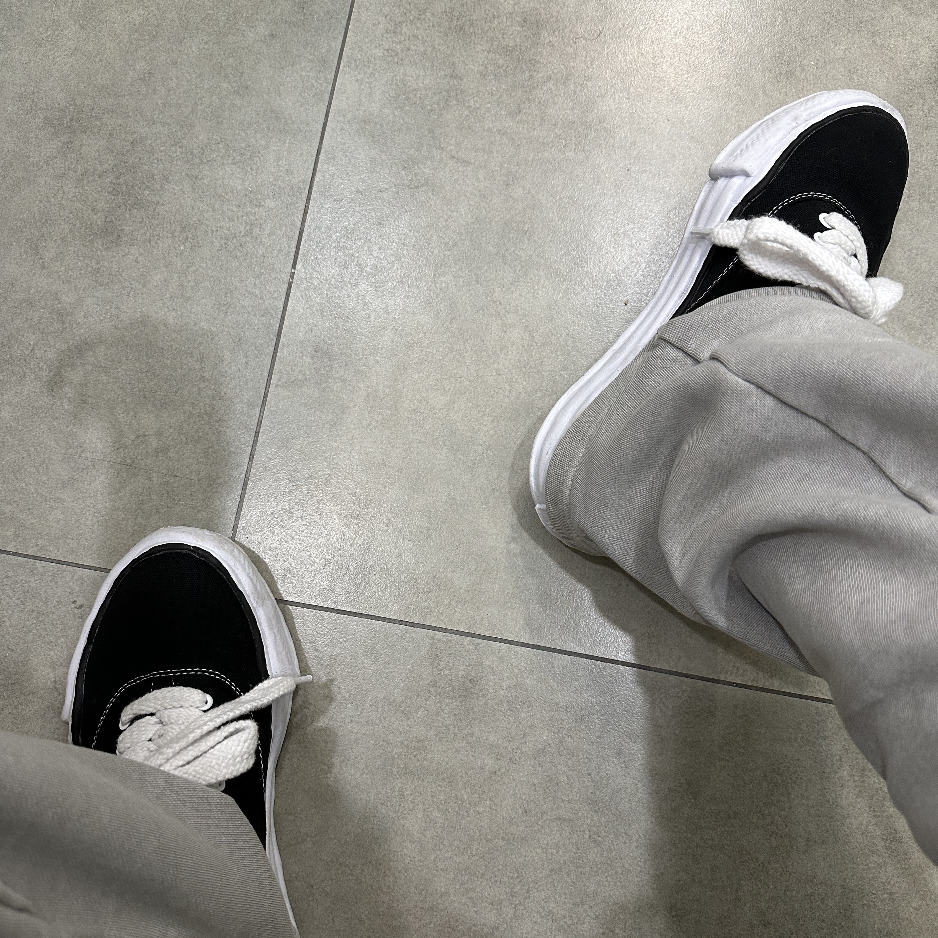 Maison Mihara Yasuhiro Baker OG Sole Canvas Low Cut Sneakers Black 착용 스타일