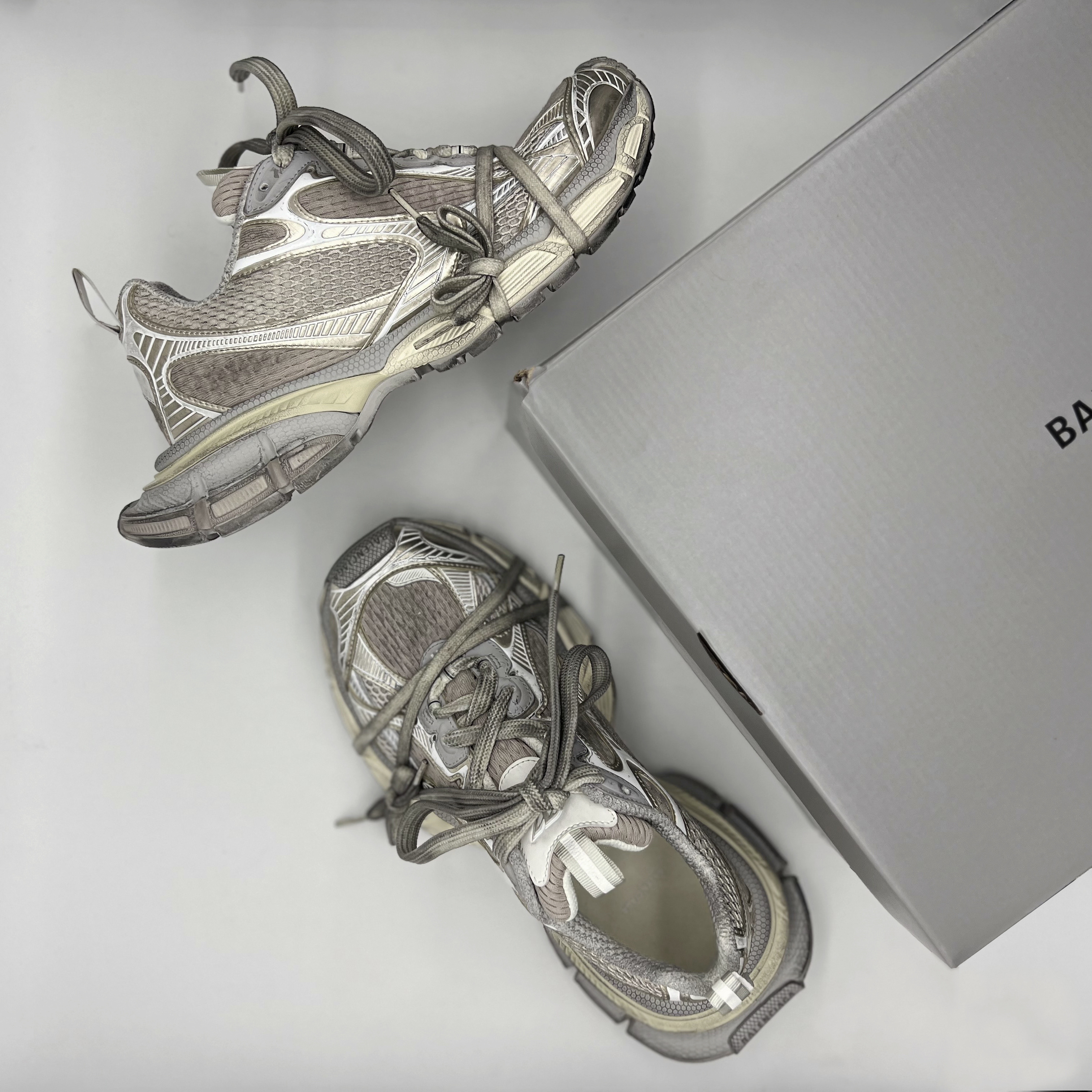 Balenciaga 3XL Sneakers Light Beige 착용 스타일 - 5