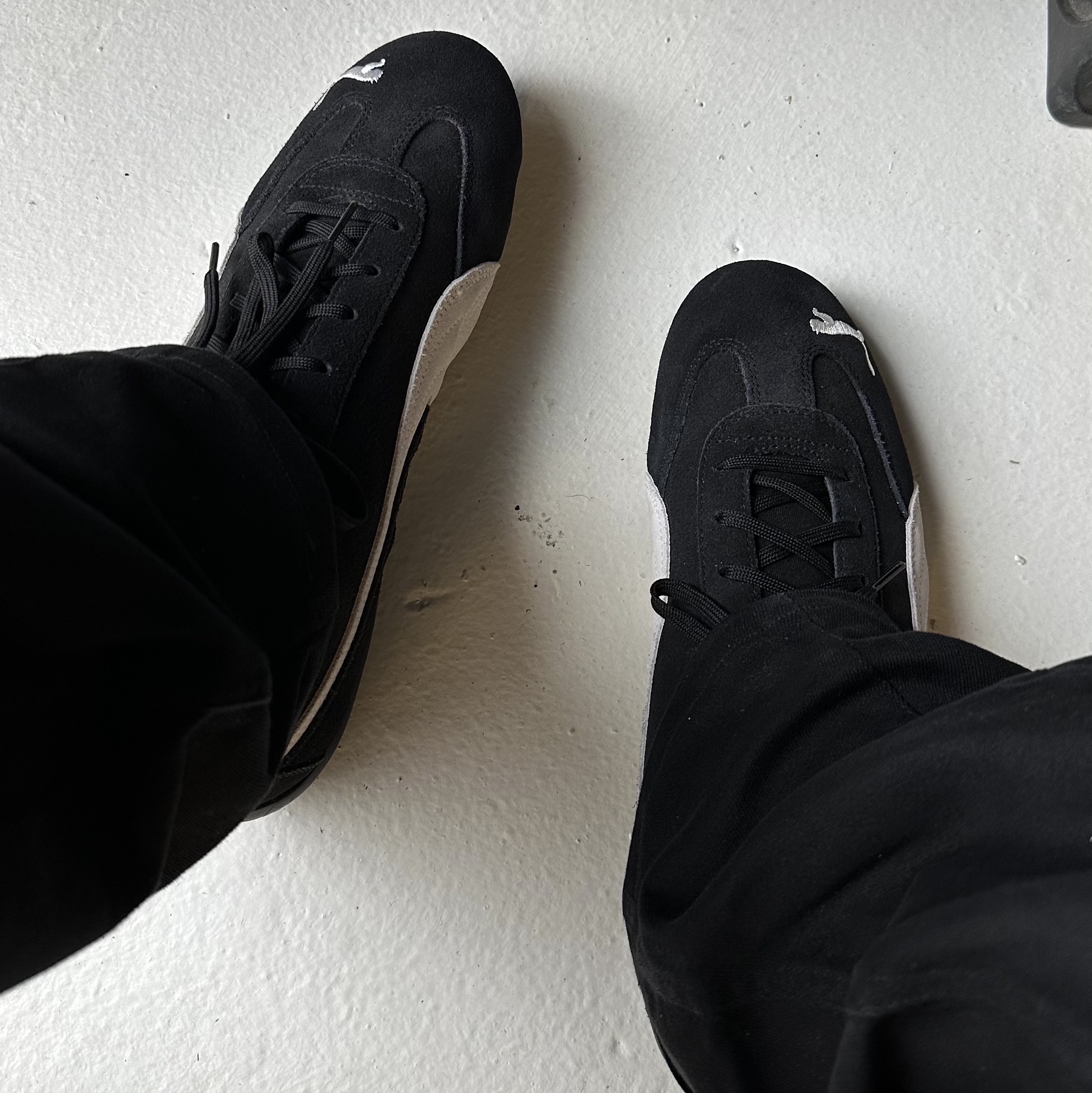 Puma Speedcat LS Black White 착용 스타일 - 1