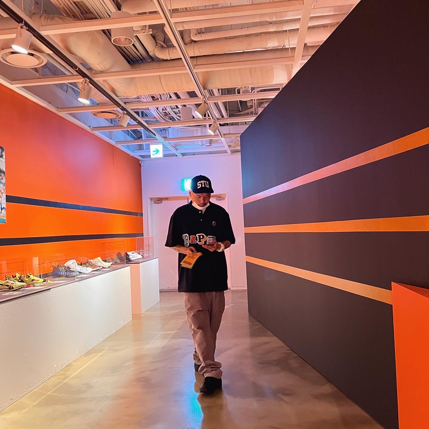 Nike x Comme des Garcons Homme Plus Air Foamposite One Black, Stussy Stu Arch Strapback Cap Black 착용 스타일 - 2