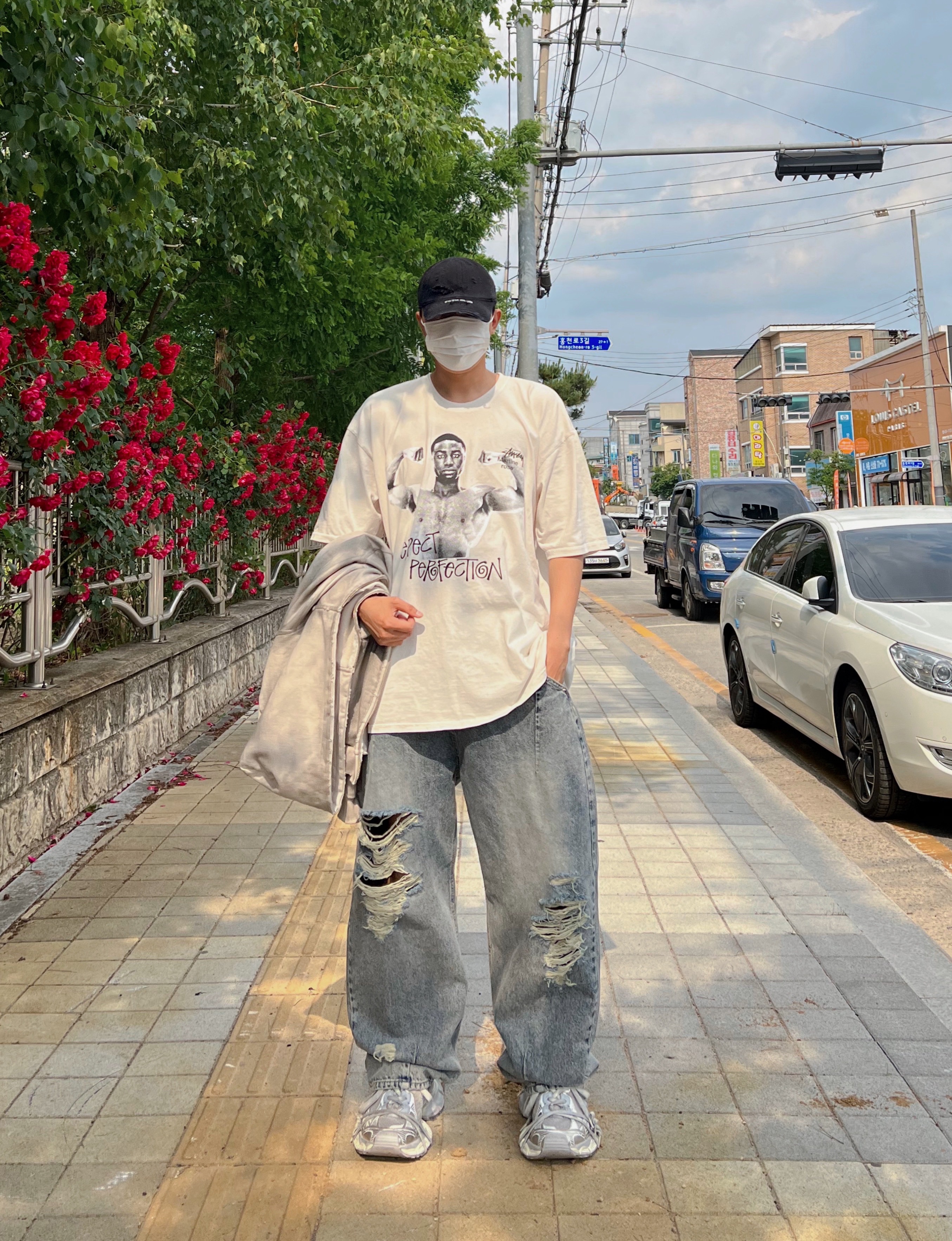 Stussy x Martine Rose Stand Firm Pigment Dyed T-Shirt Natural, Balenciaga 3XL Sneakers Light Beige 착용 스타일