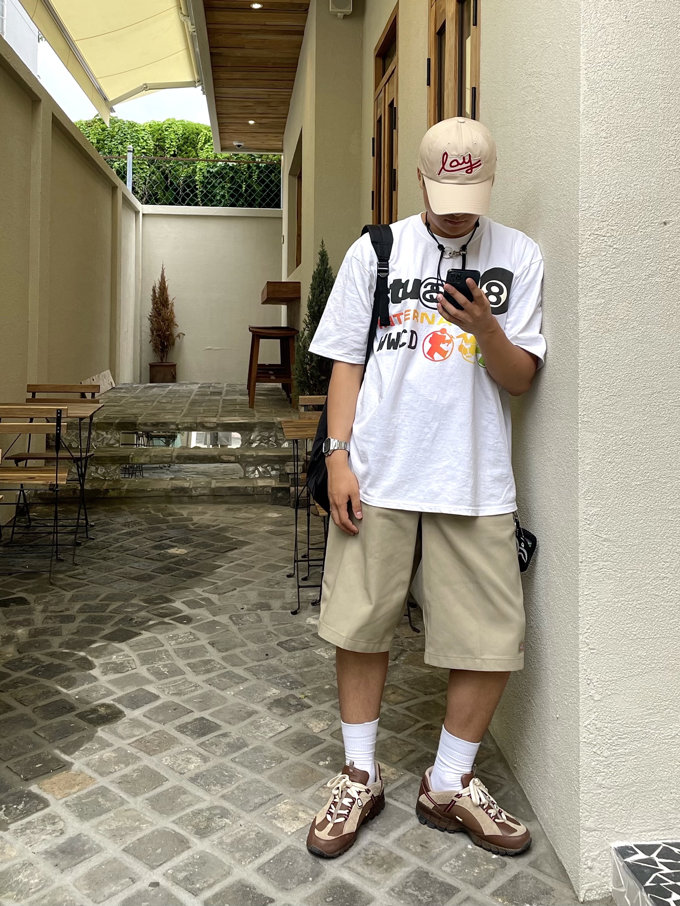 Stussy x Cactus Plant Flea Market International T-Shirt White, Nike x Jacquemus Air Humara LX Ale Brown and Gold 착용 스타일 - 3