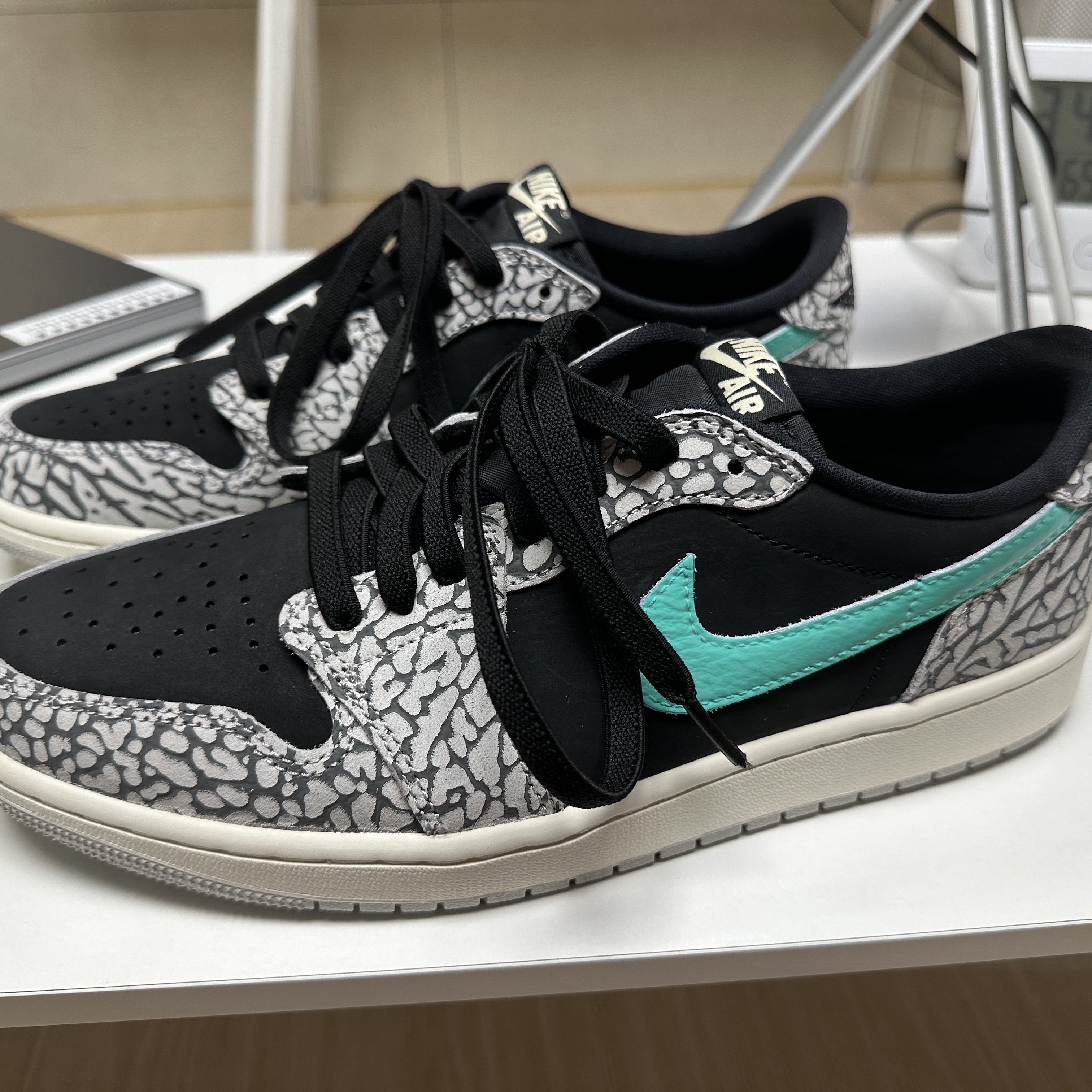 Jordan 1 Retro Low OG Black Cement 착용 스타일