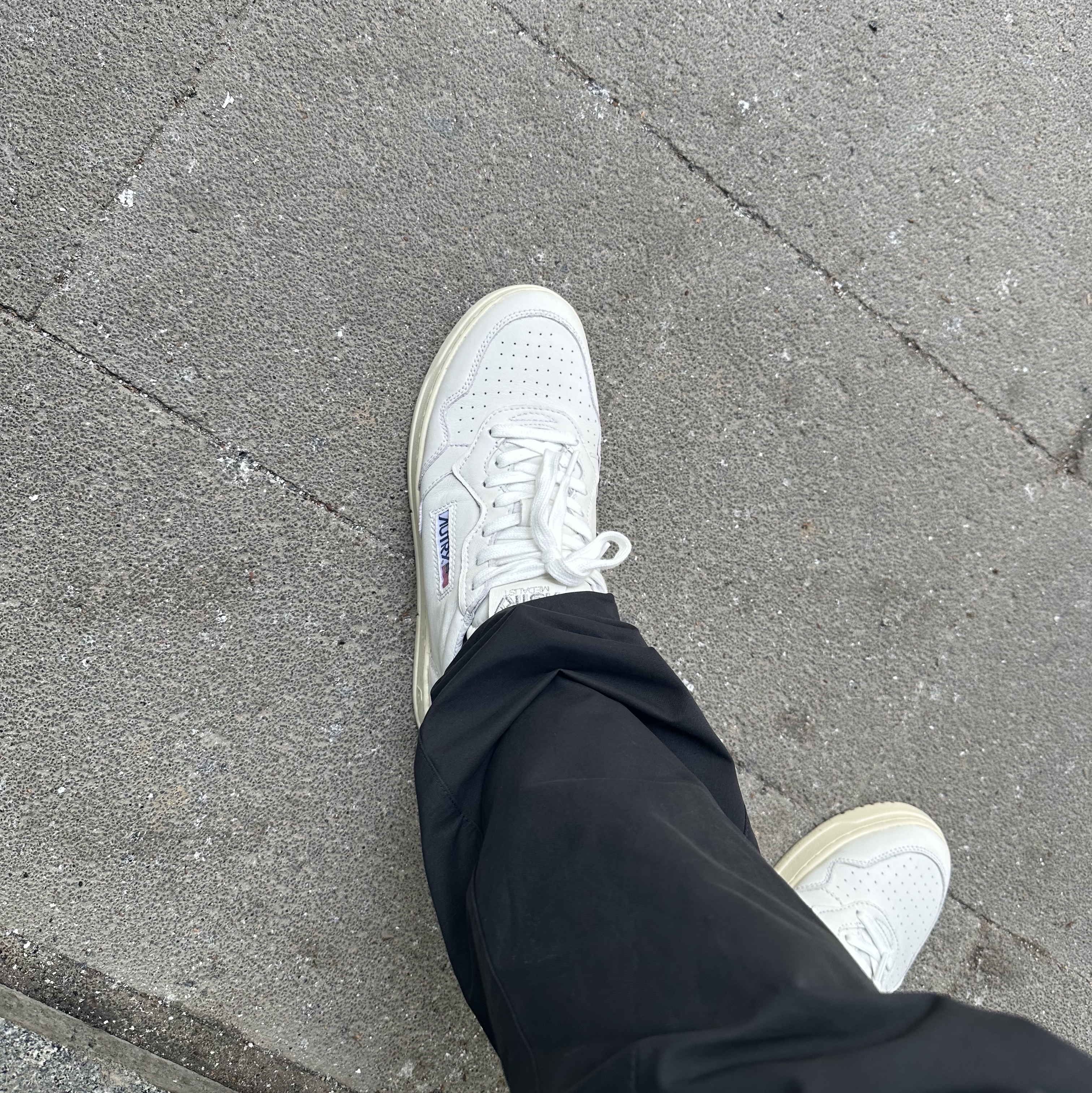 Autry Medalist Low Goatskin Sneakers White 착용 스타일