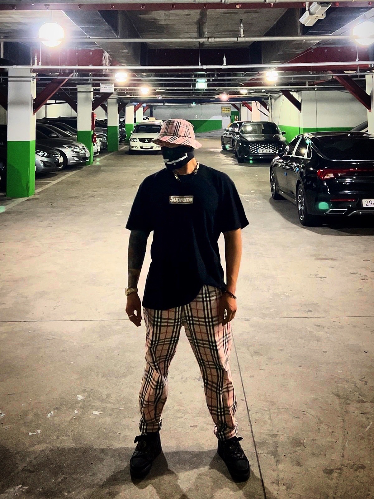 Supreme x Burberry Crusher Pink - 22SS, Supreme x Burberry Regular Jean Pink - 22SS 착용 스타일 - 3