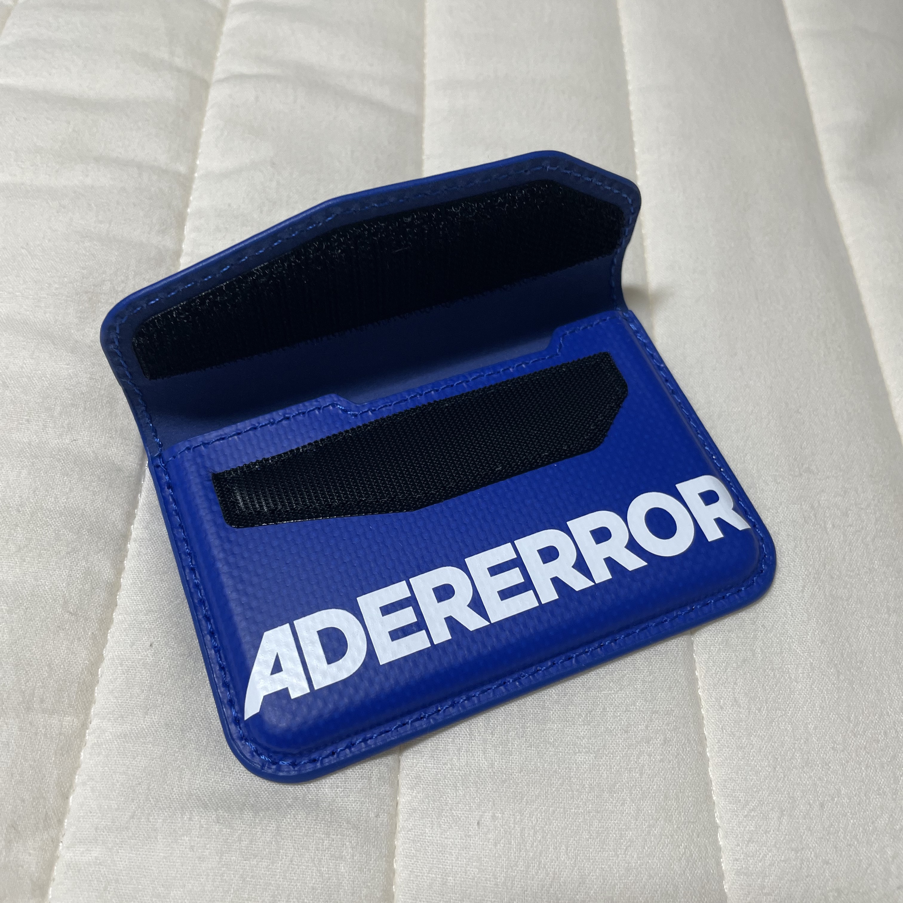 Ader Error Standic Magsafe Wallet Z-Blue 착용 스타일 - 3