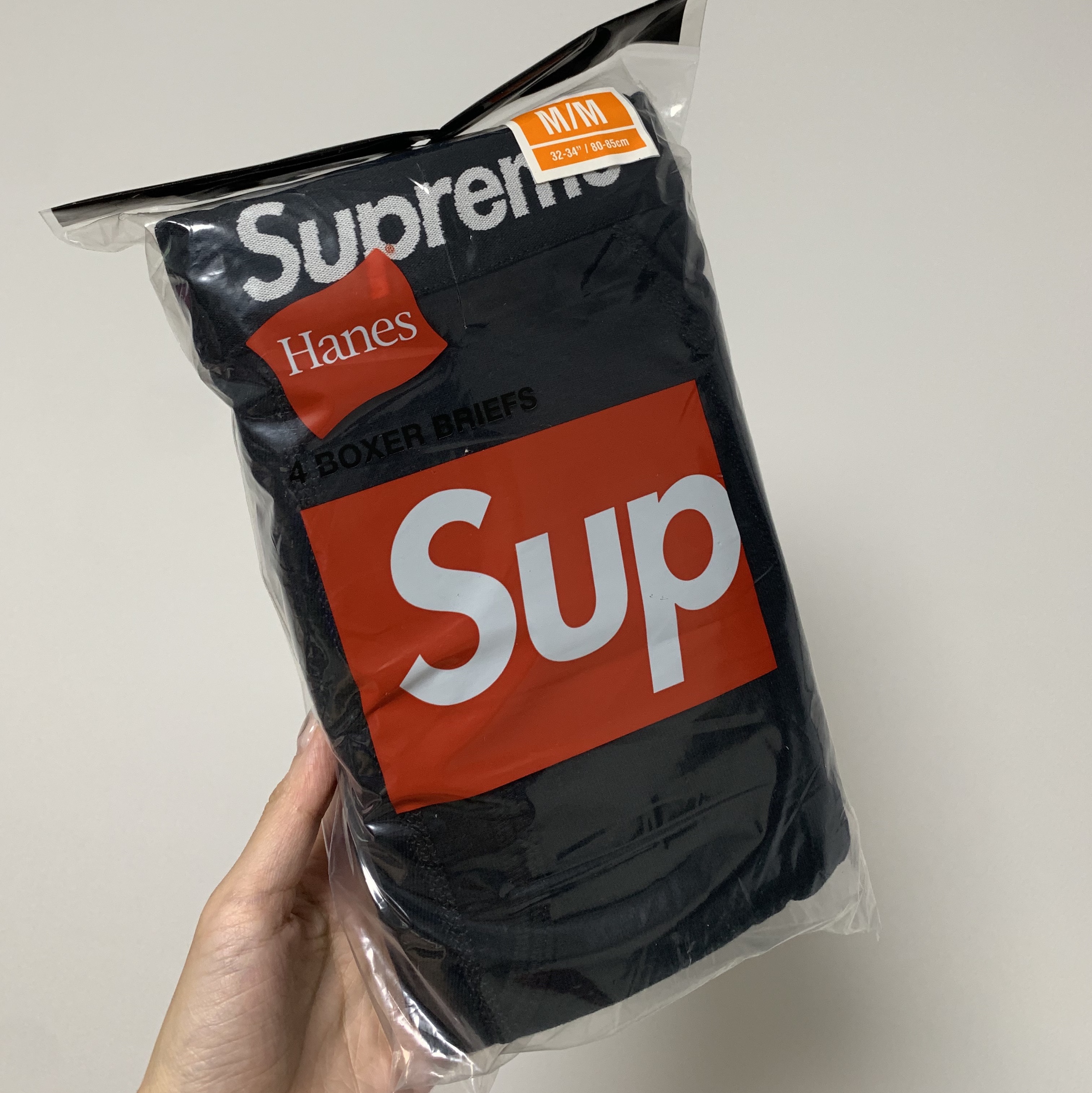 Supreme Hanes Boxer Briefs Black (4 Pack) 착용 스타일