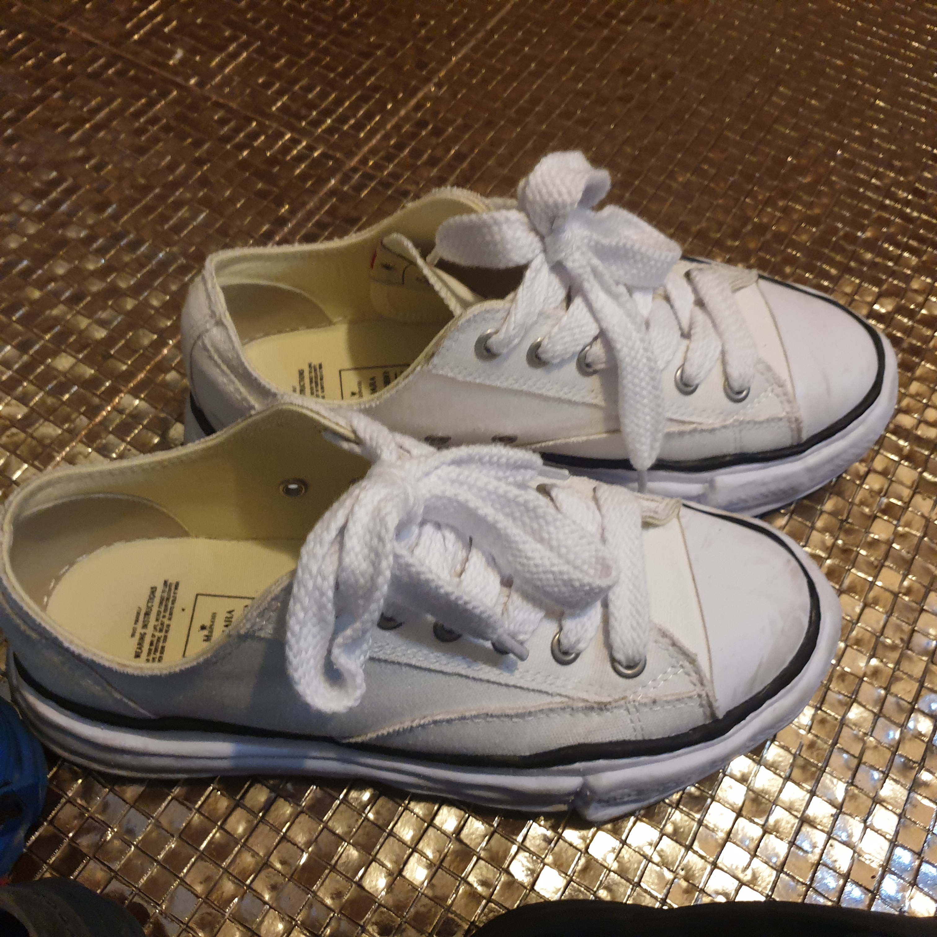 Maison Mihara Yasuhiro Peterson OG Sole Canvas Low Sneakers White 착용 스타일