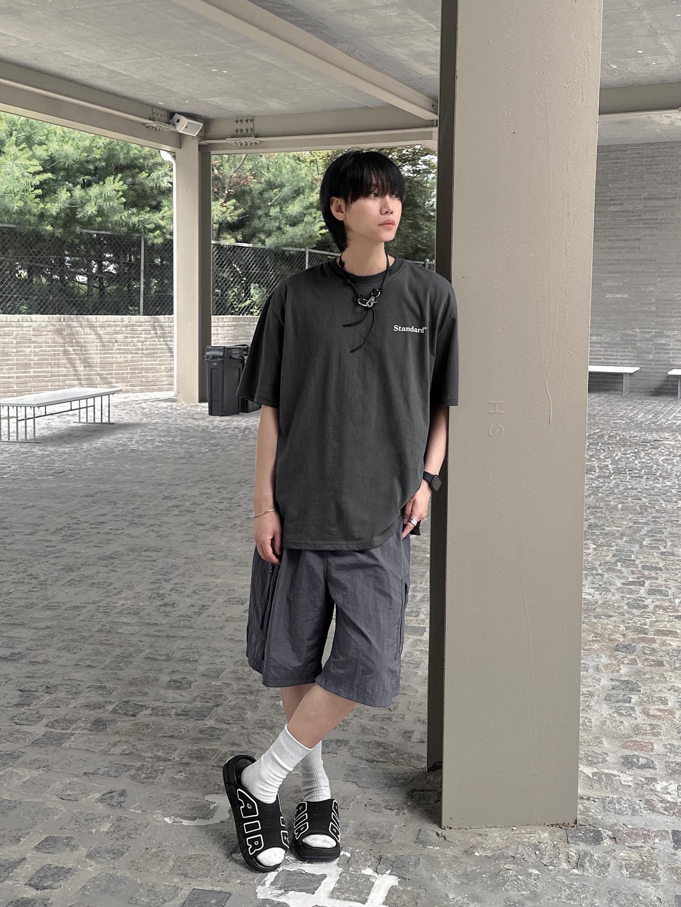 Our Legacy Ladon Leather Keychain Black, Nike Air More Uptempo Slide Black White 착용 스타일 - 3