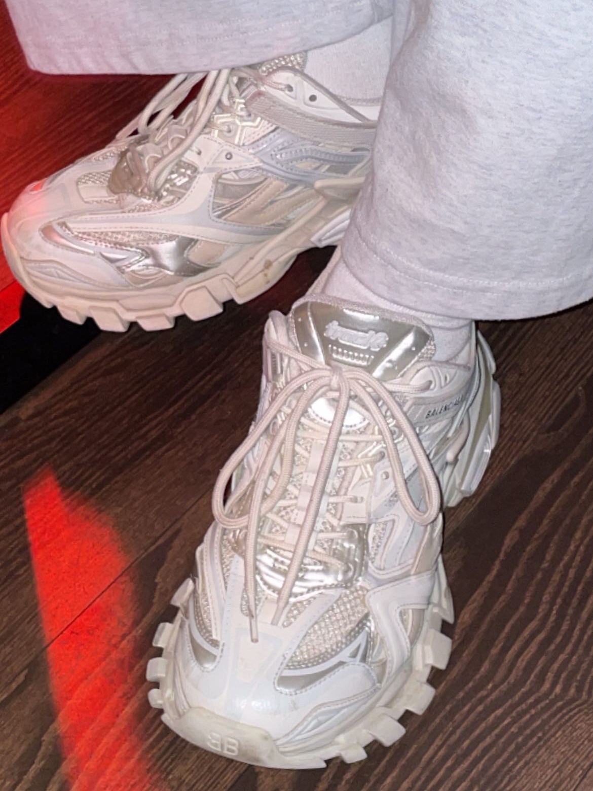 Balenciaga Track.2 Sneakers White 착용 스타일