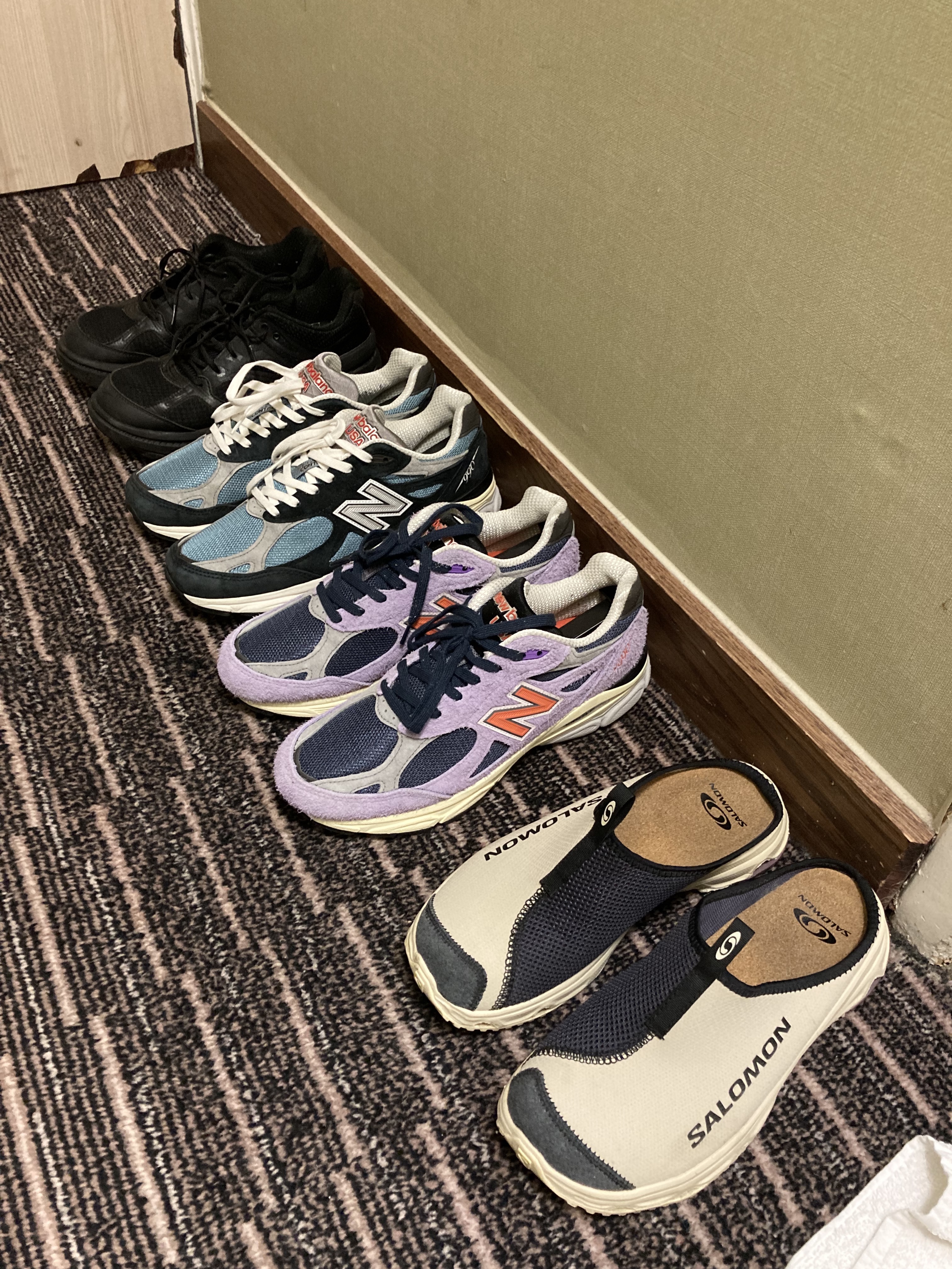 Salomon RX Slide 3.0 Bleached Sand, New Balance 990v3 Made in USA Raw Amethyst 착용 스타일