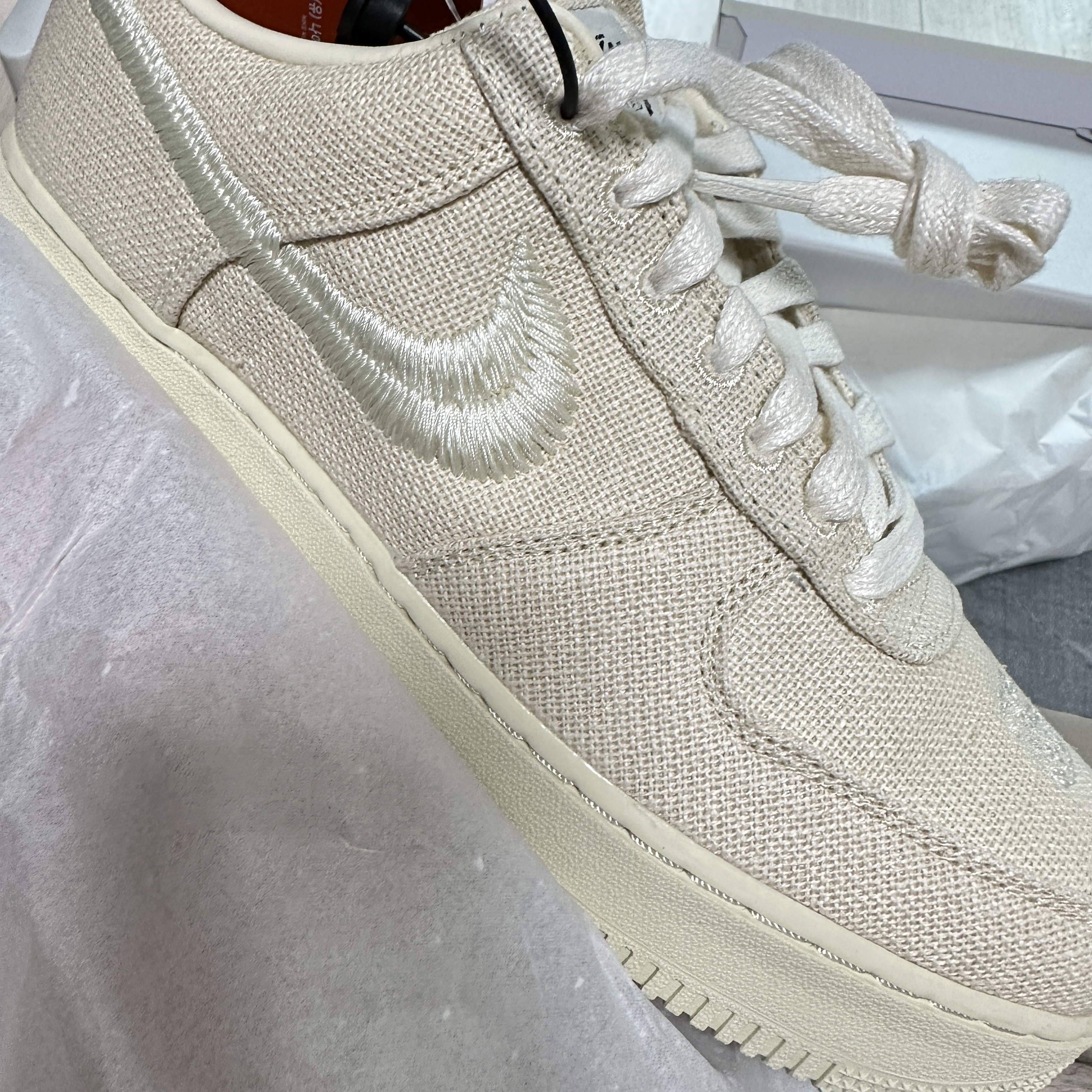 Nike x Stussy Air Force 1 Low Fossil 착용 스타일 - 1