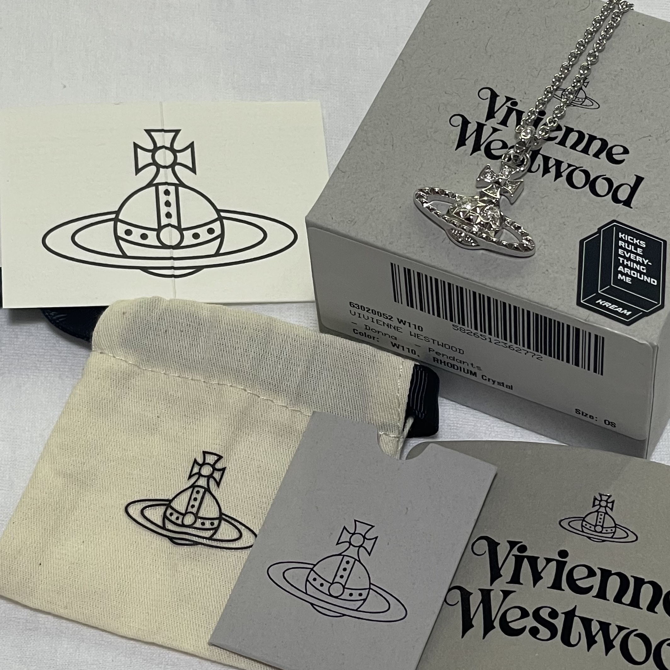 Vivienne Westwood Mayfair Bas Relief Pendant Silver 착용 스타일