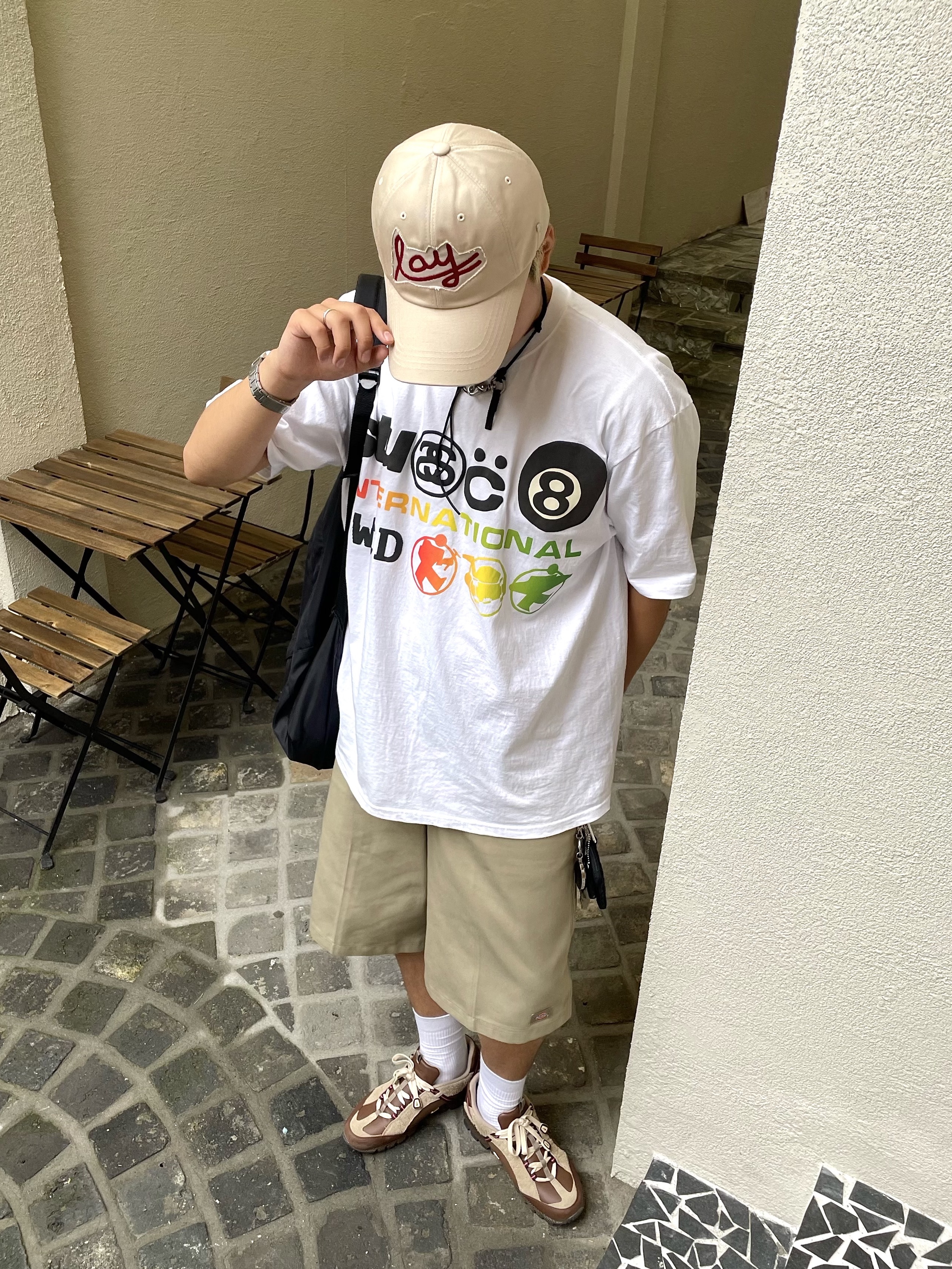Stussy x Cactus Plant Flea Market International T-Shirt White, Nike x Jacquemus Air Humara LX Ale Brown and Gold 착용 스타일 - 1