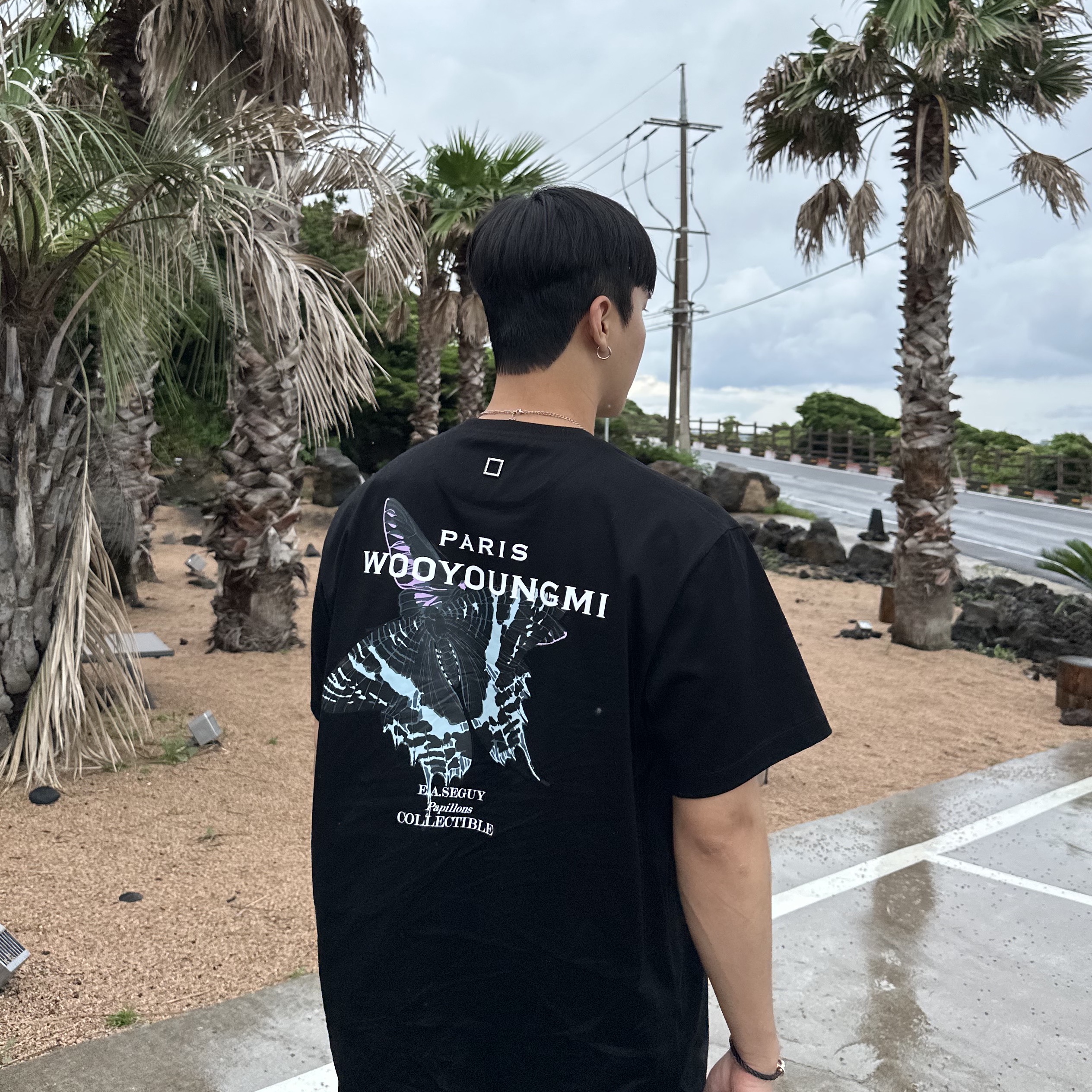 Wooyoungmi Butterfly Back Logo T-shirt Black - 23SS 착용 스타일 - 2