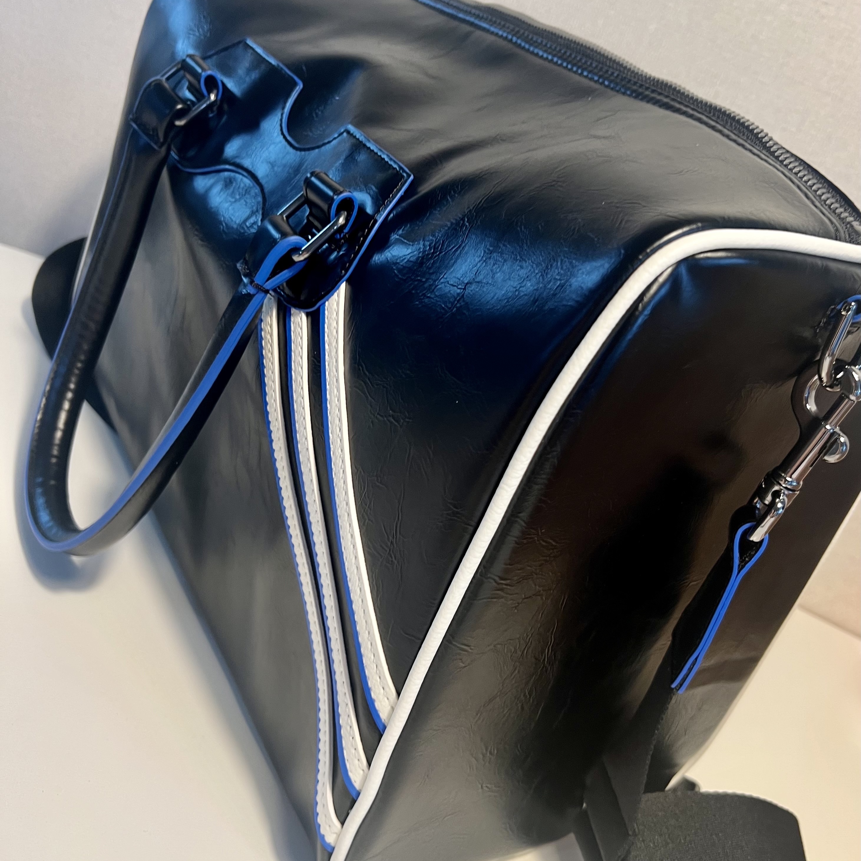 Adidas Blue Version Duffle Bag Black 착용 스타일 - 4
