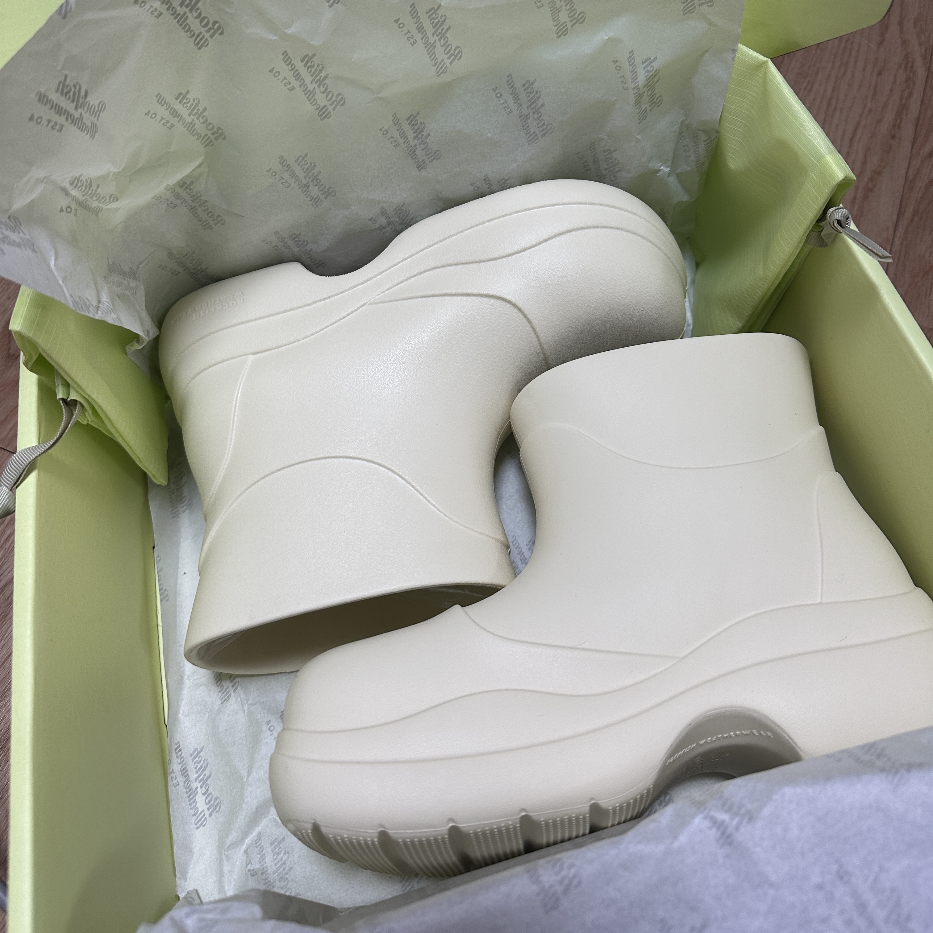 (W) Rockfishweatherwear Hayden Boots Cream 착용 스타일 - 2