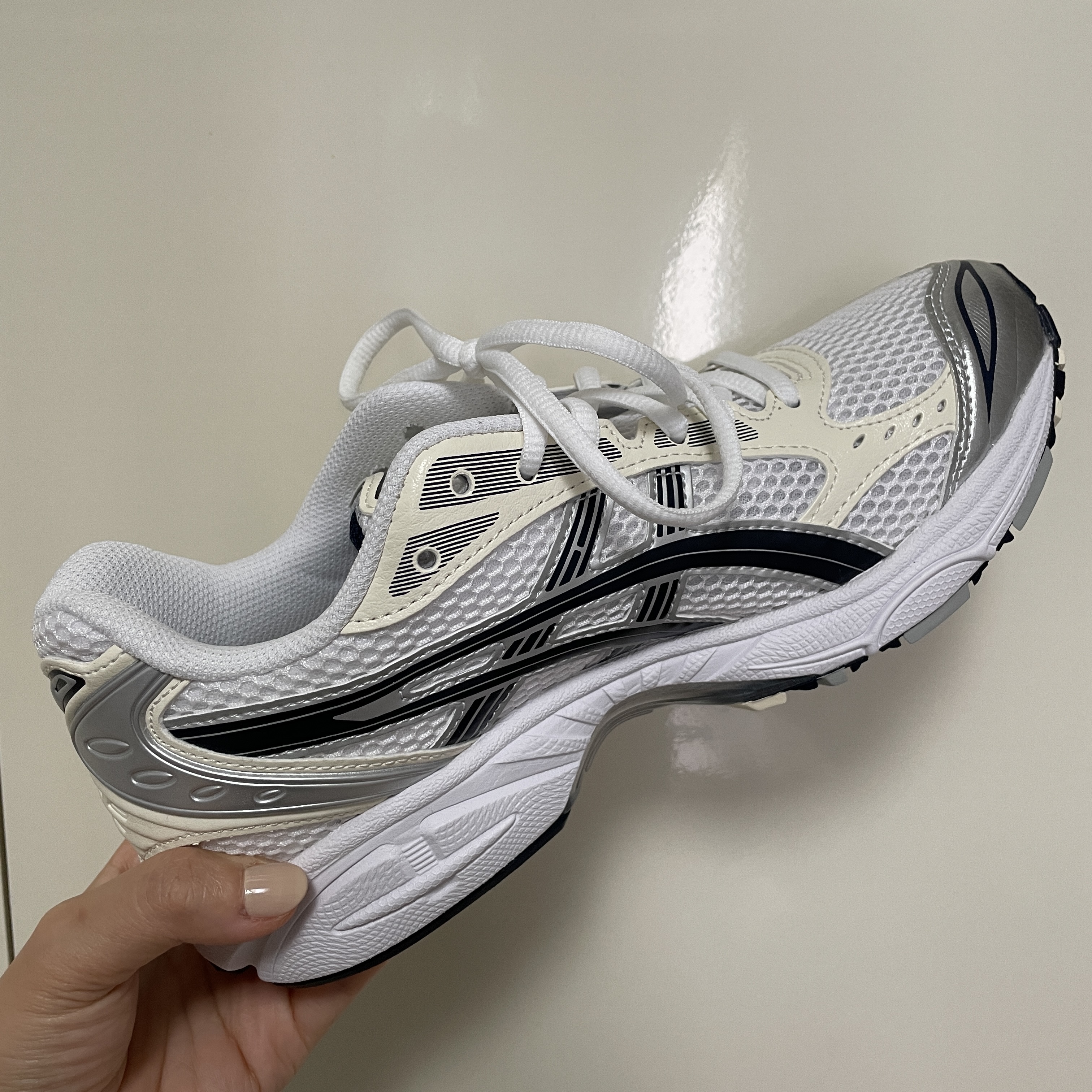 (W) Asics Gel-Kayano 14 White Midnight 착용 스타일 - 1