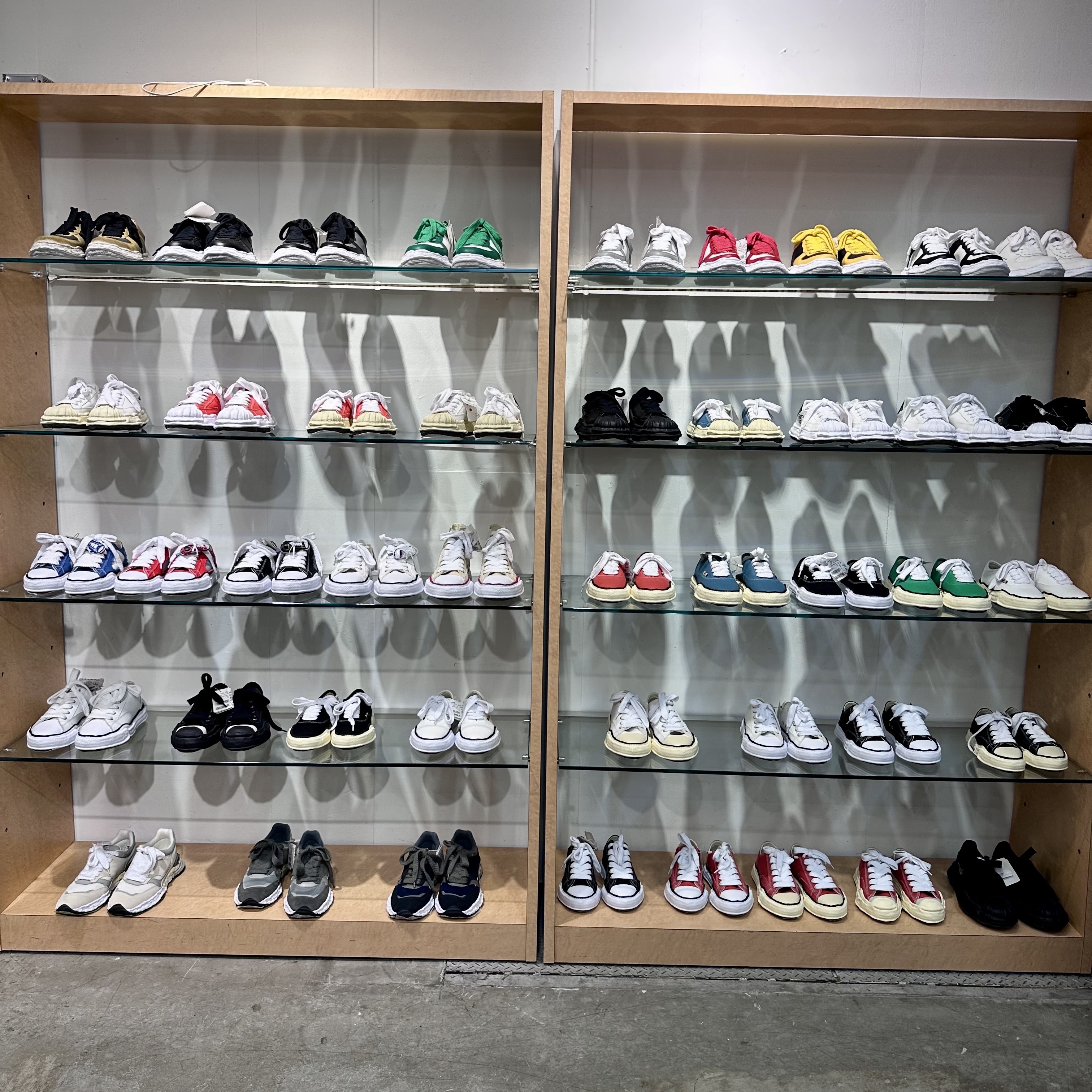 Maison Mihara Yasuhiro Blakey OG Sole Canvas Low-top Sneakers Black White, Maison Mihara Yasuhiro Baker OG Sole Canvas Low Cut Sneakers Black 착용 스타일 - 2