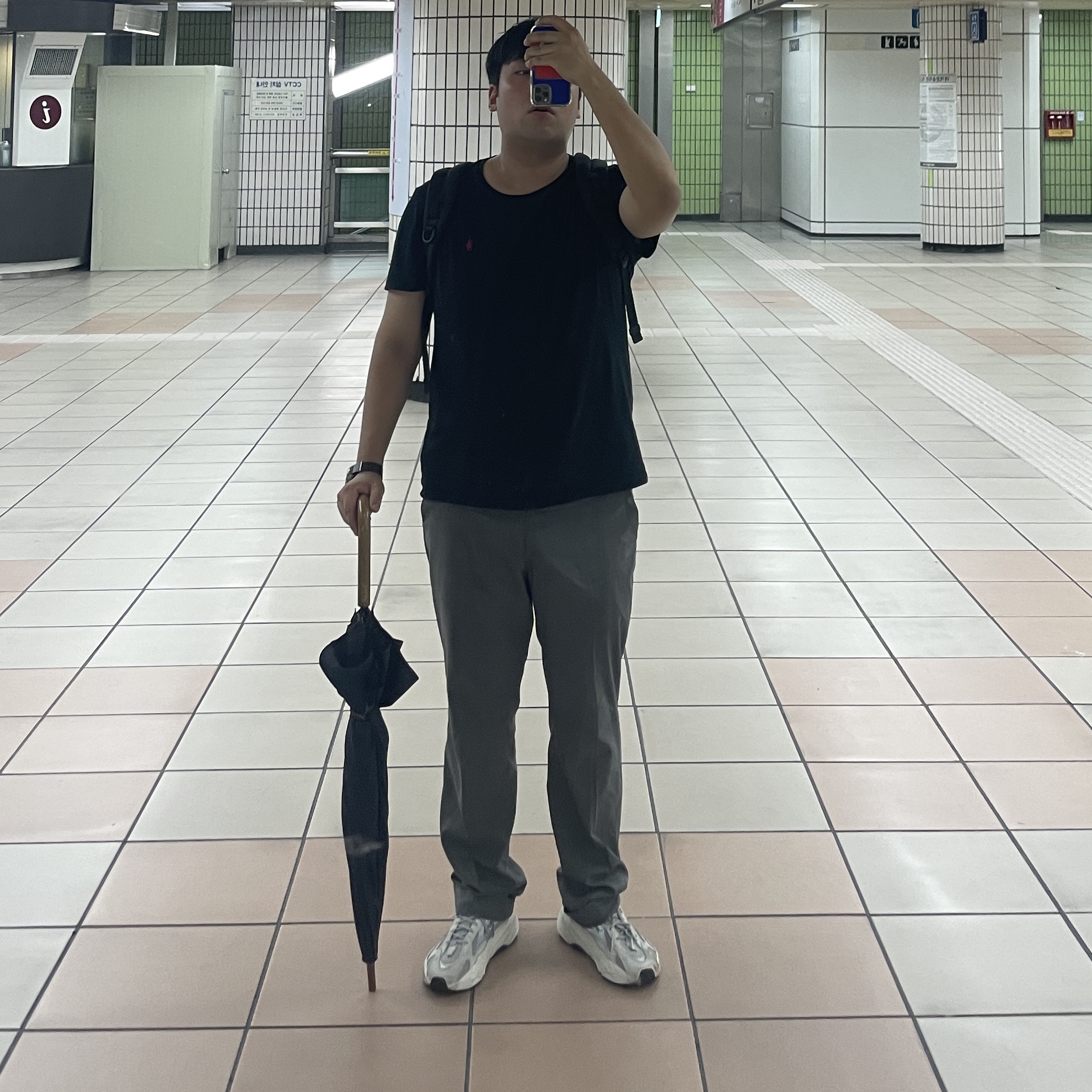 Adidas Yeezy Boost 700 V2 Static 2022 착용 스타일