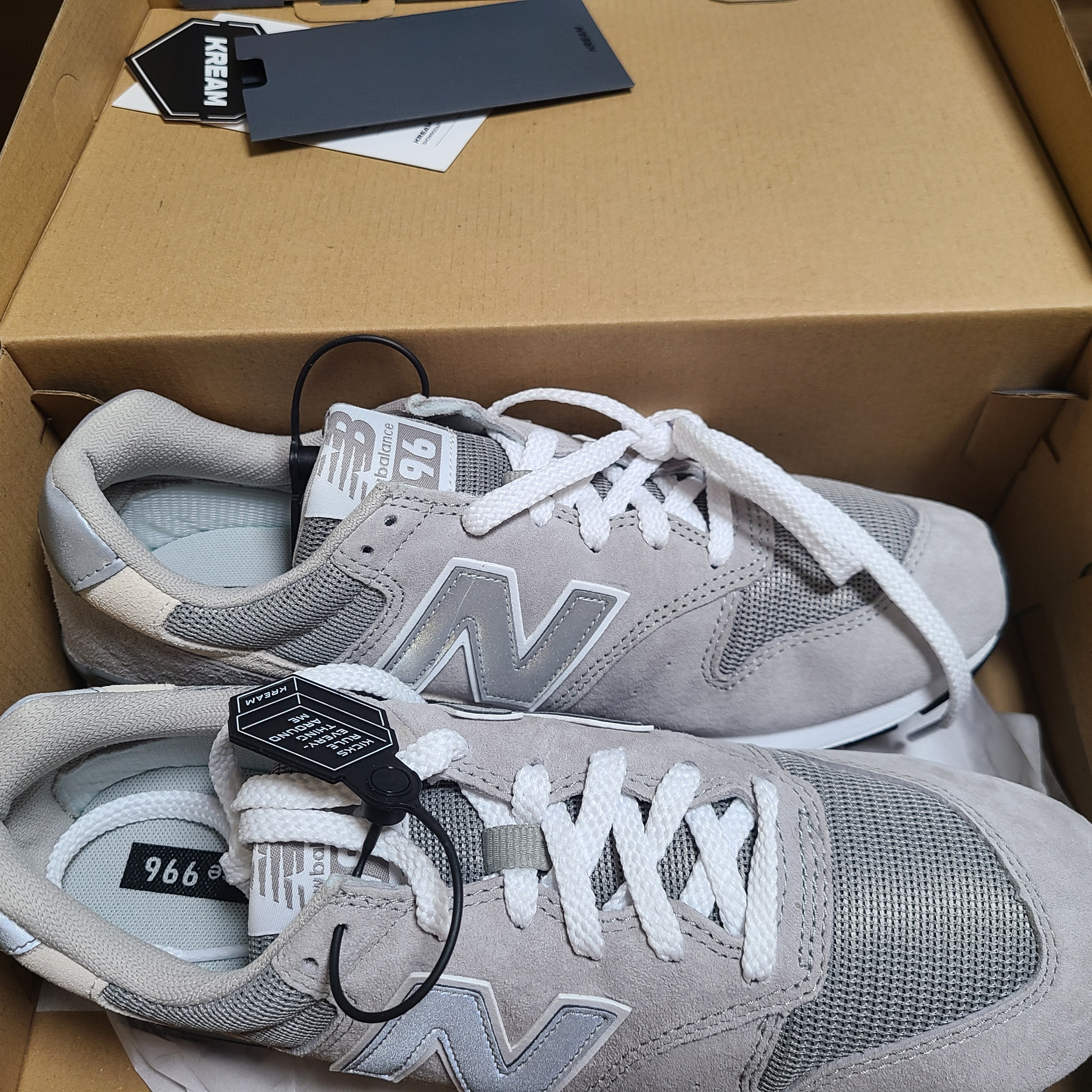 New Balance 996 Grey 착용 스타일