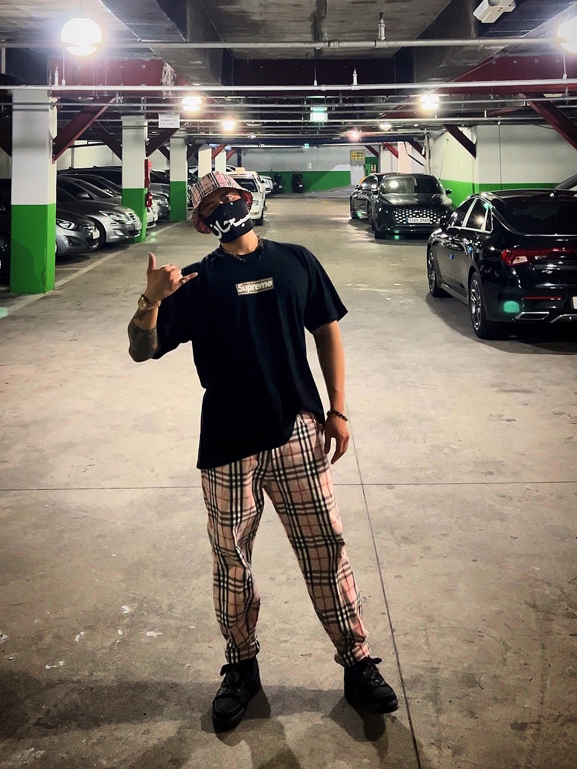 Supreme x Burberry Crusher Pink - 22SS, Supreme x Burberry Regular Jean Pink - 22SS 착용 스타일 - 4