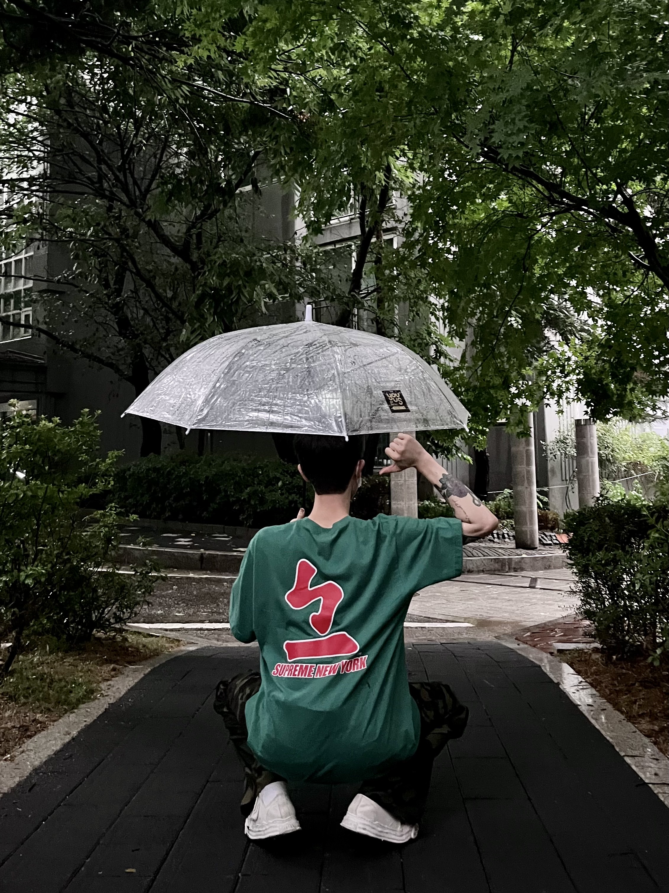 Supreme x MLB Kanji Teams T-Shirt Braves Light Pine - 22FW, Maison Mihara Yasuhiro Peterson OG Sole Canvas Low Sneakers White 착용 스타일 - 4