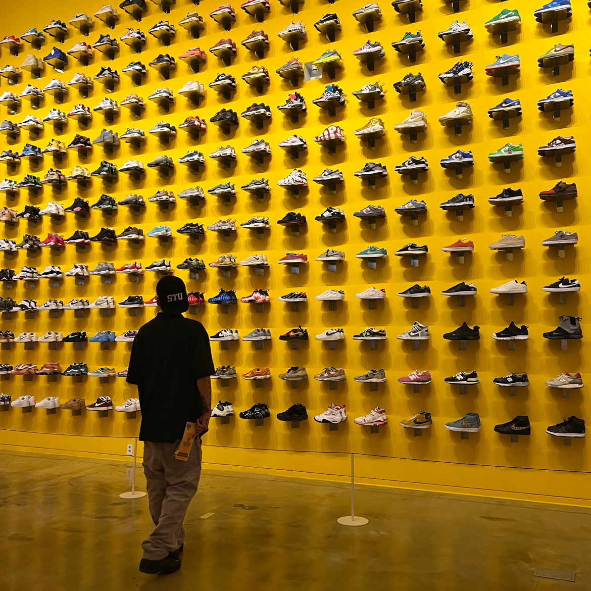 Nike x Comme des Garcons Homme Plus Air Foamposite One Black, Stussy Stu Arch Strapback Cap Black 착용 스타일 - 1