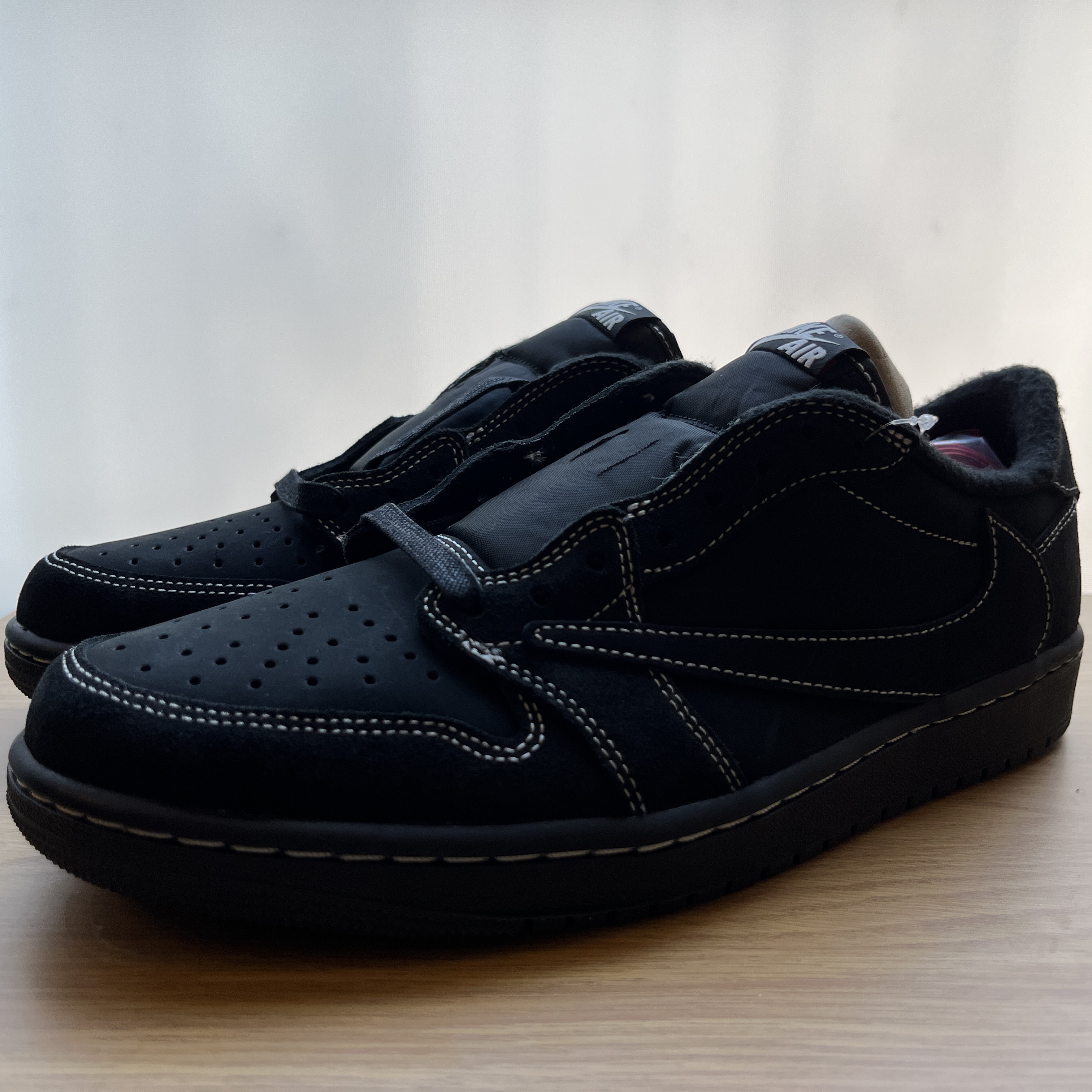 Jordan 1 x Travis Scott Retro Low OG SP Black Phantom 착용 스타일