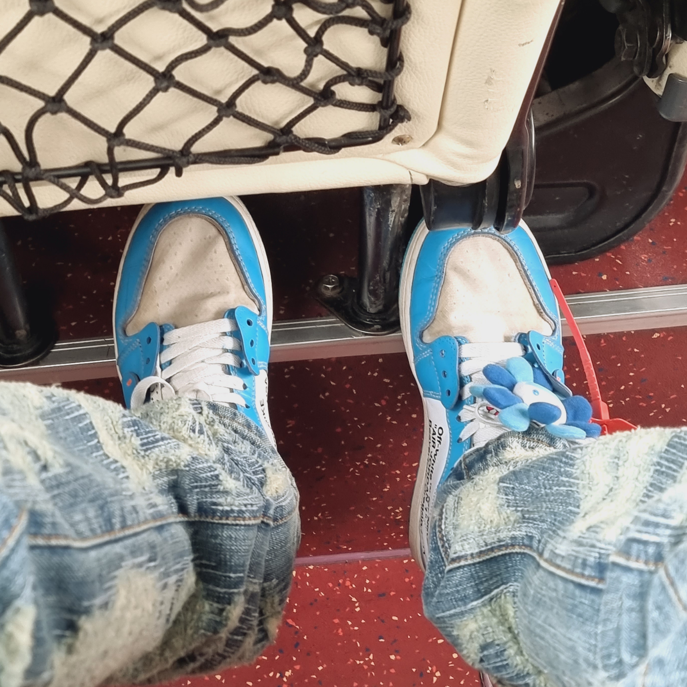 Jordan 1 x Off-White Retro High University Blue, Undermycar x Konic Section Vol.2 Hard Destroyed Washed Jeans - 23SS 착용 스타일