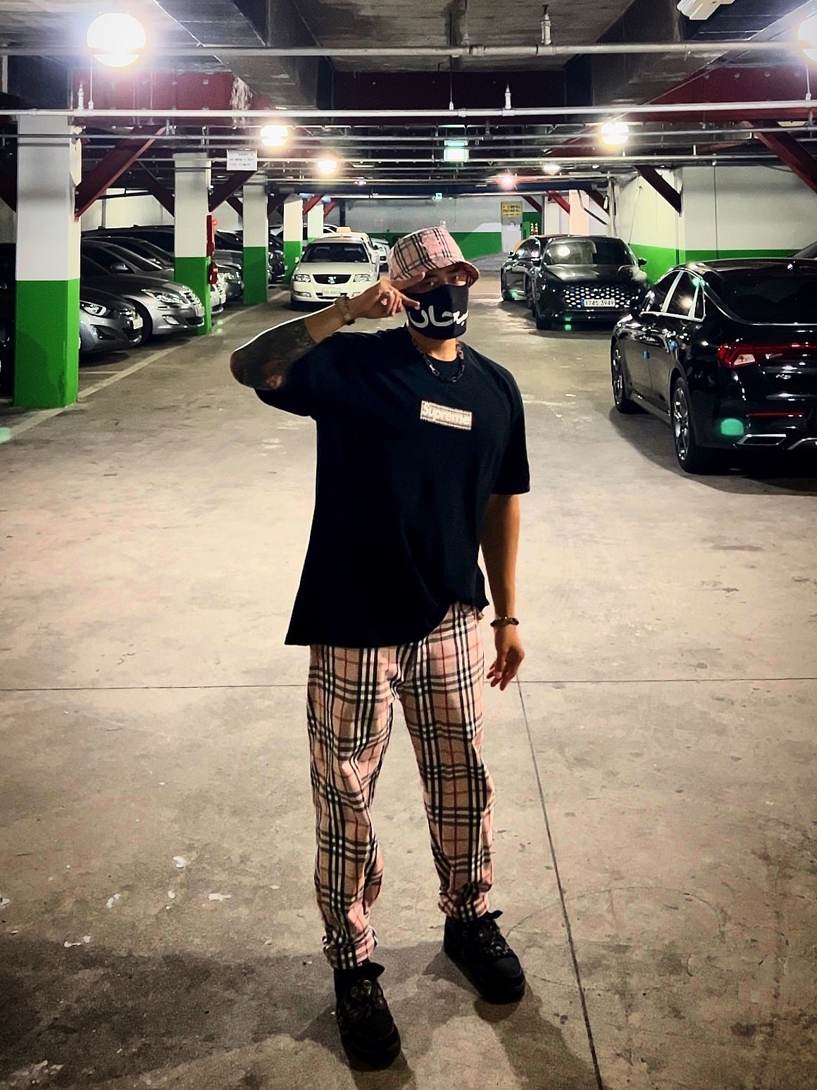 Supreme x Burberry Crusher Pink - 22SS, Supreme x Burberry Regular Jean Pink - 22SS 착용 스타일 - 1