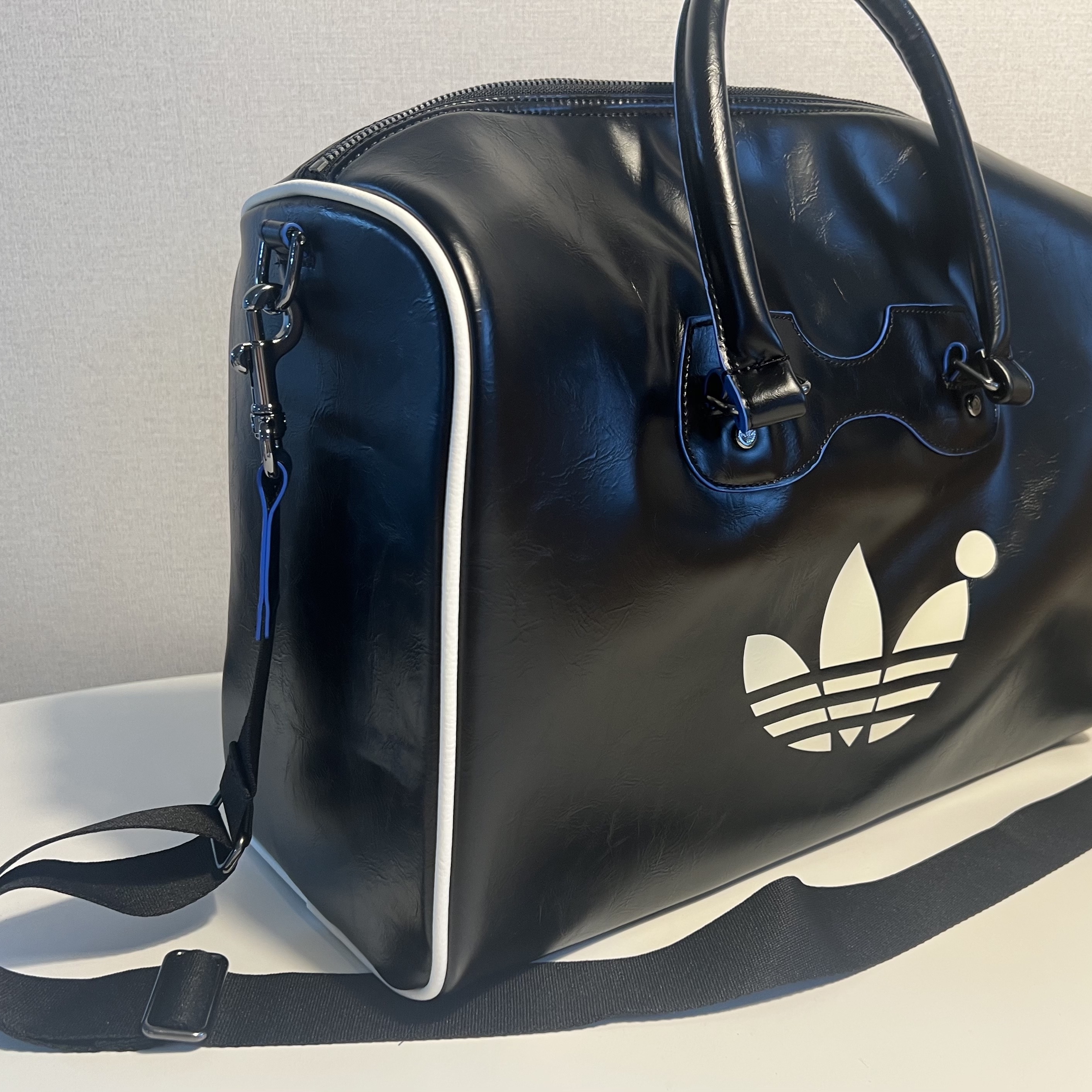 Adidas Blue Version Duffle Bag Black 착용 스타일 - 2