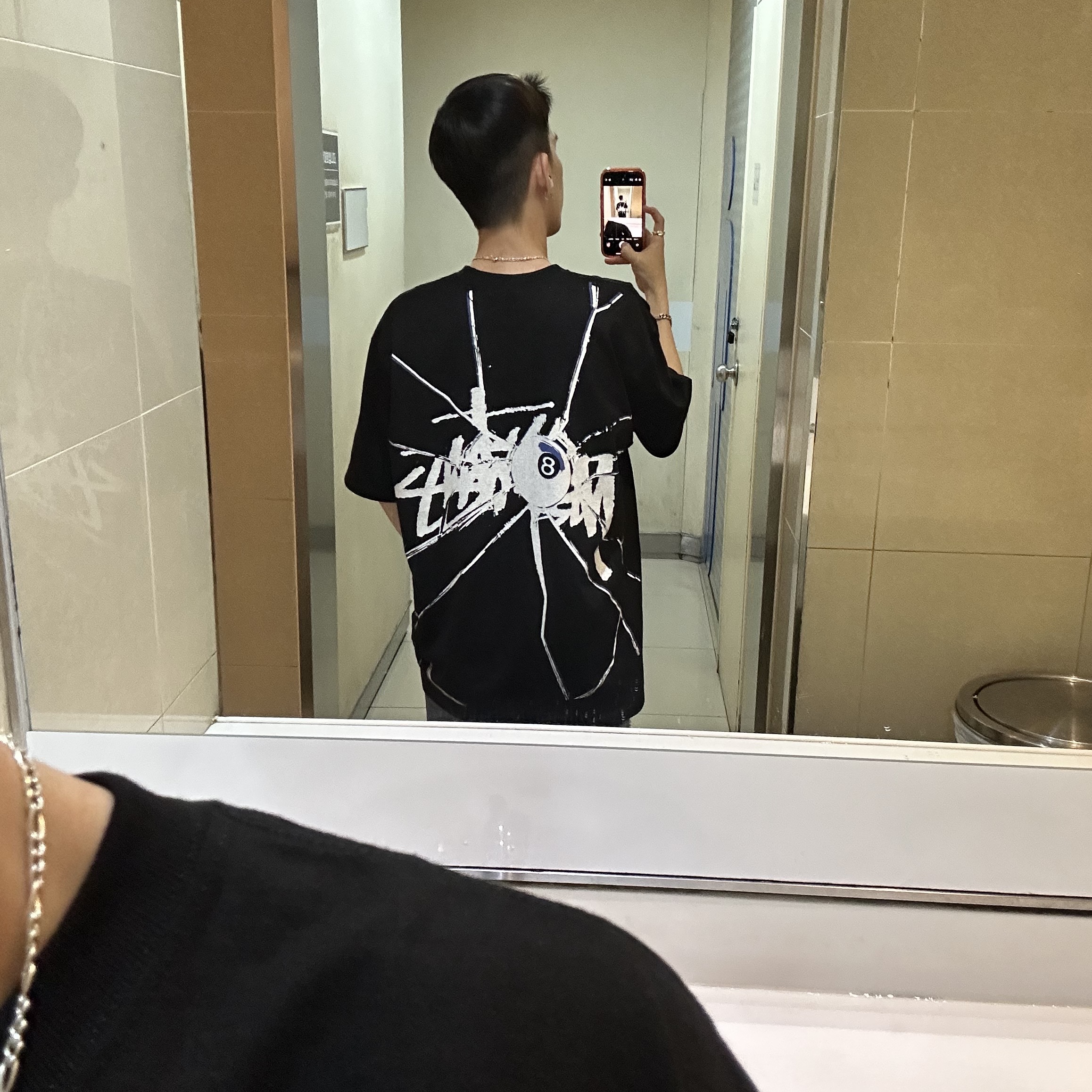 Stussy Shattered T-Shirt Black, Adidas Yeezy Boost 700 Wave Runner Solid Grey 2017/2019 착용 스타일 - 1