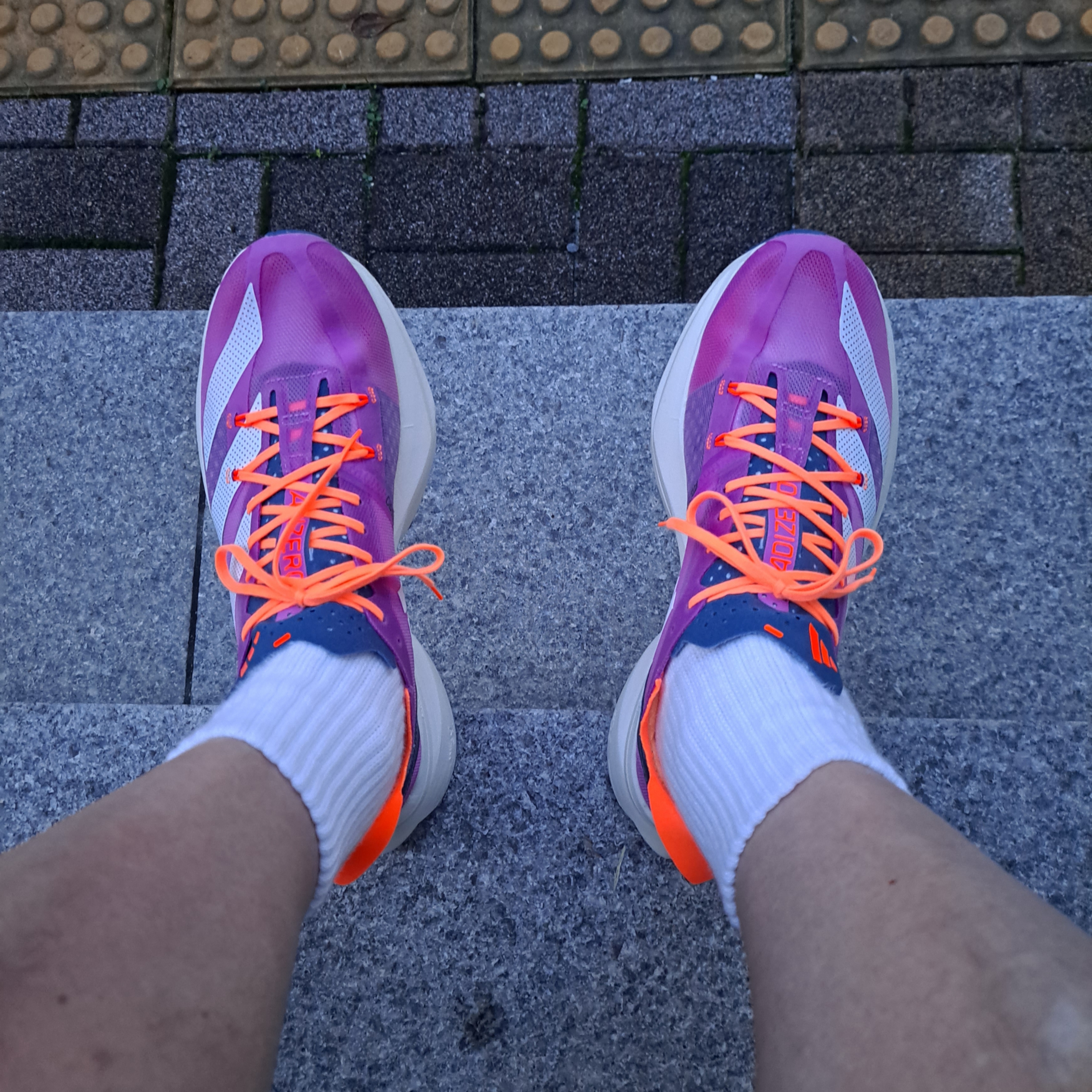 Adidas Adizero Adios Pro 3 Pulse Lilac Cloud White 착용 스타일 - 1