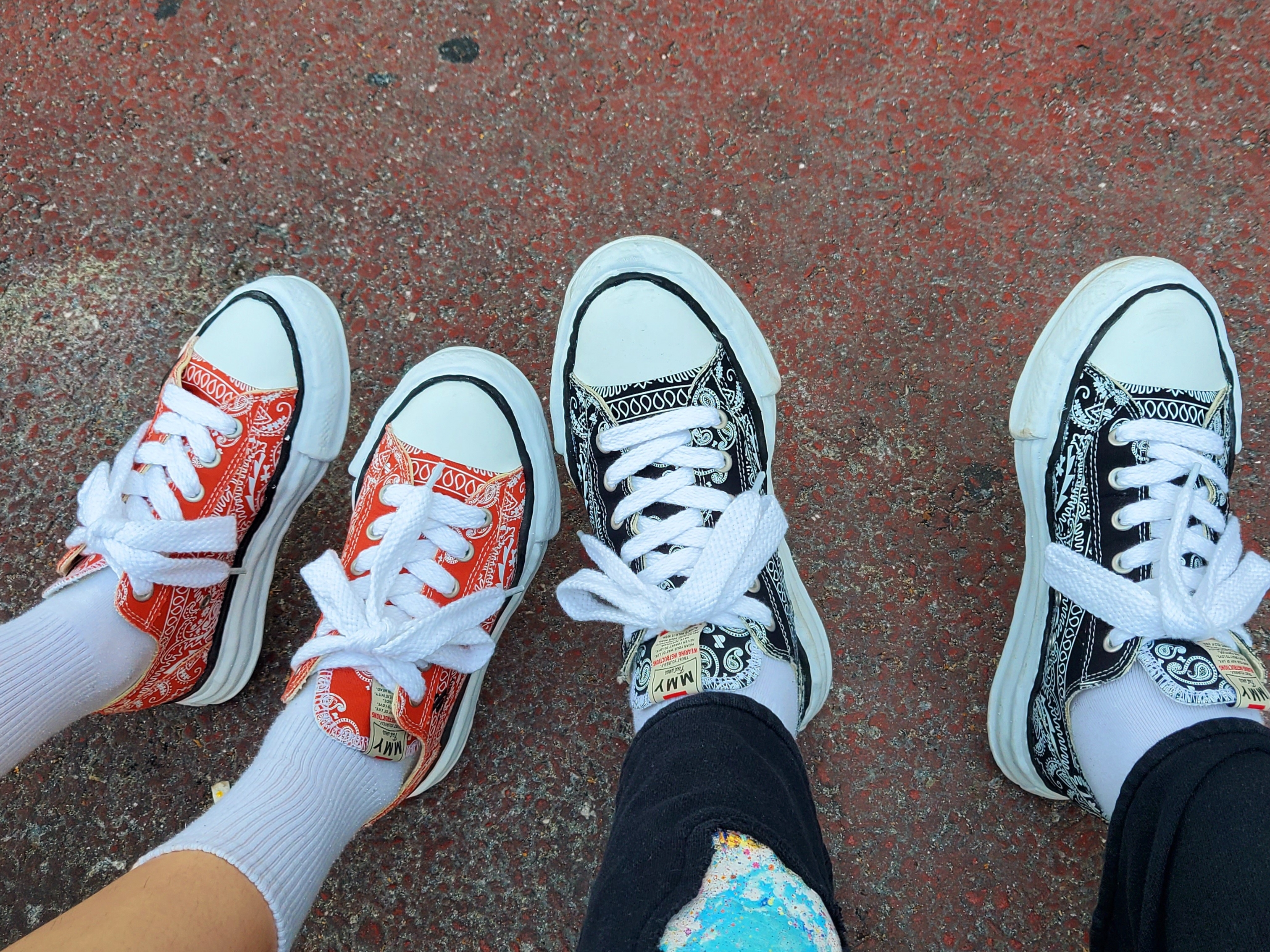 Maison Mihara Yasuhiro x Casestudy Peterson OG Sole Bandana Low-top Sneakers Black, Maison Mihara Yasuhiro x Casestudy Peterson OG Sole Bandana Low-top Sneakers Orange 착용 스타일 - 1