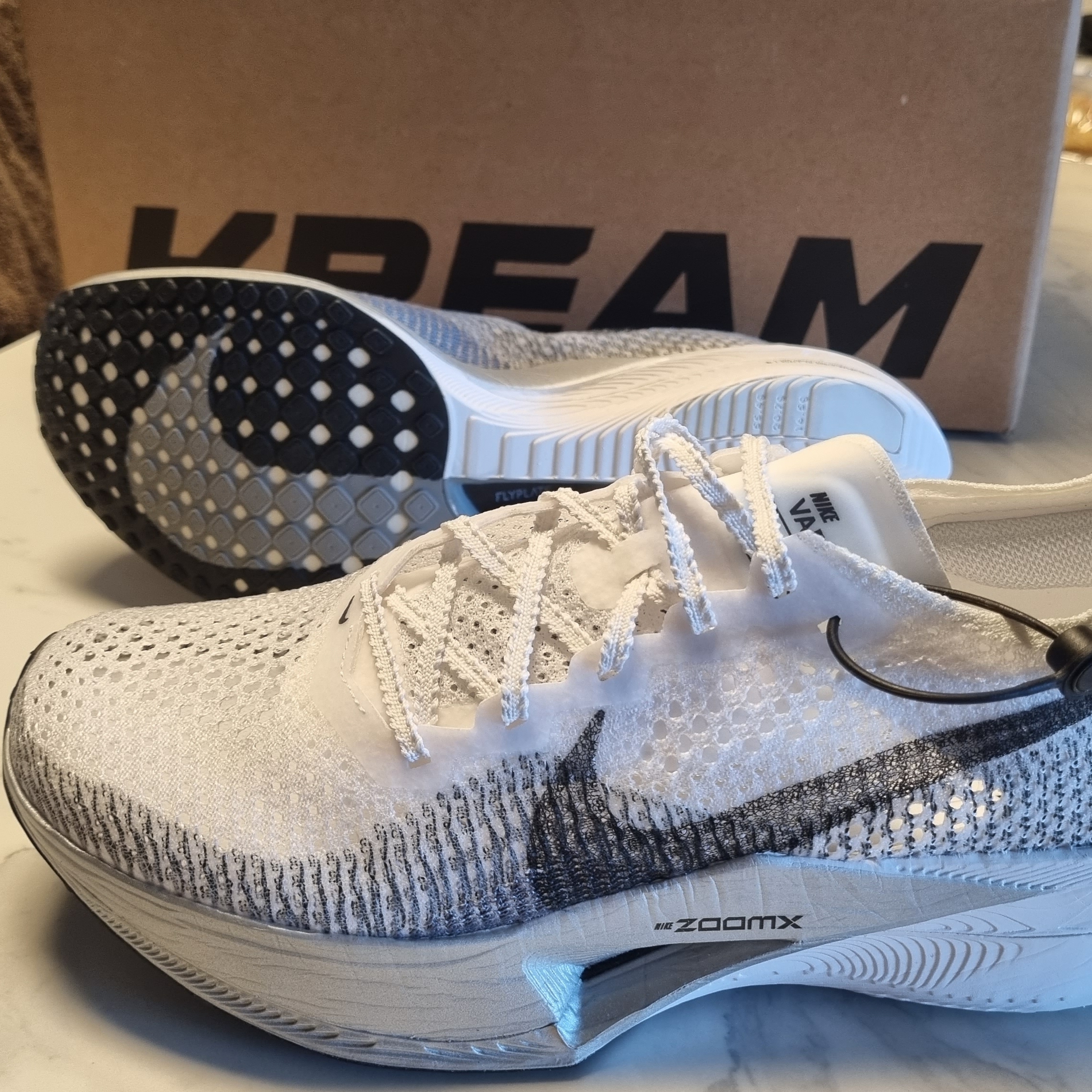 Nike ZoomX Vaporfly Next% 3 White Grey 착용 스타일 - 1