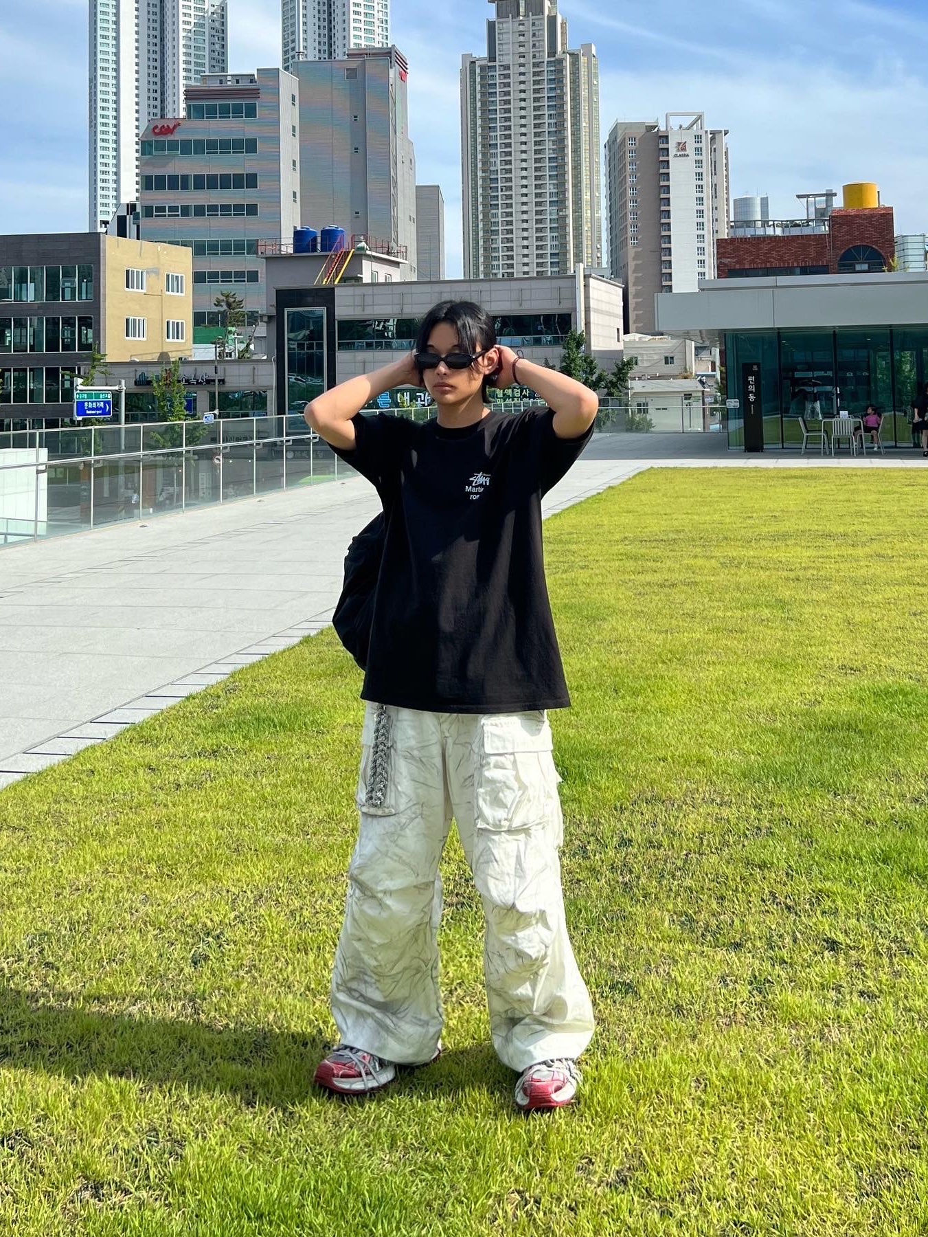 Stussy x Martine Rose Collage Pigment Dyed T-Shirt Black, Balenciaga 3XL Sneakers White Red 착용 스타일 - 3