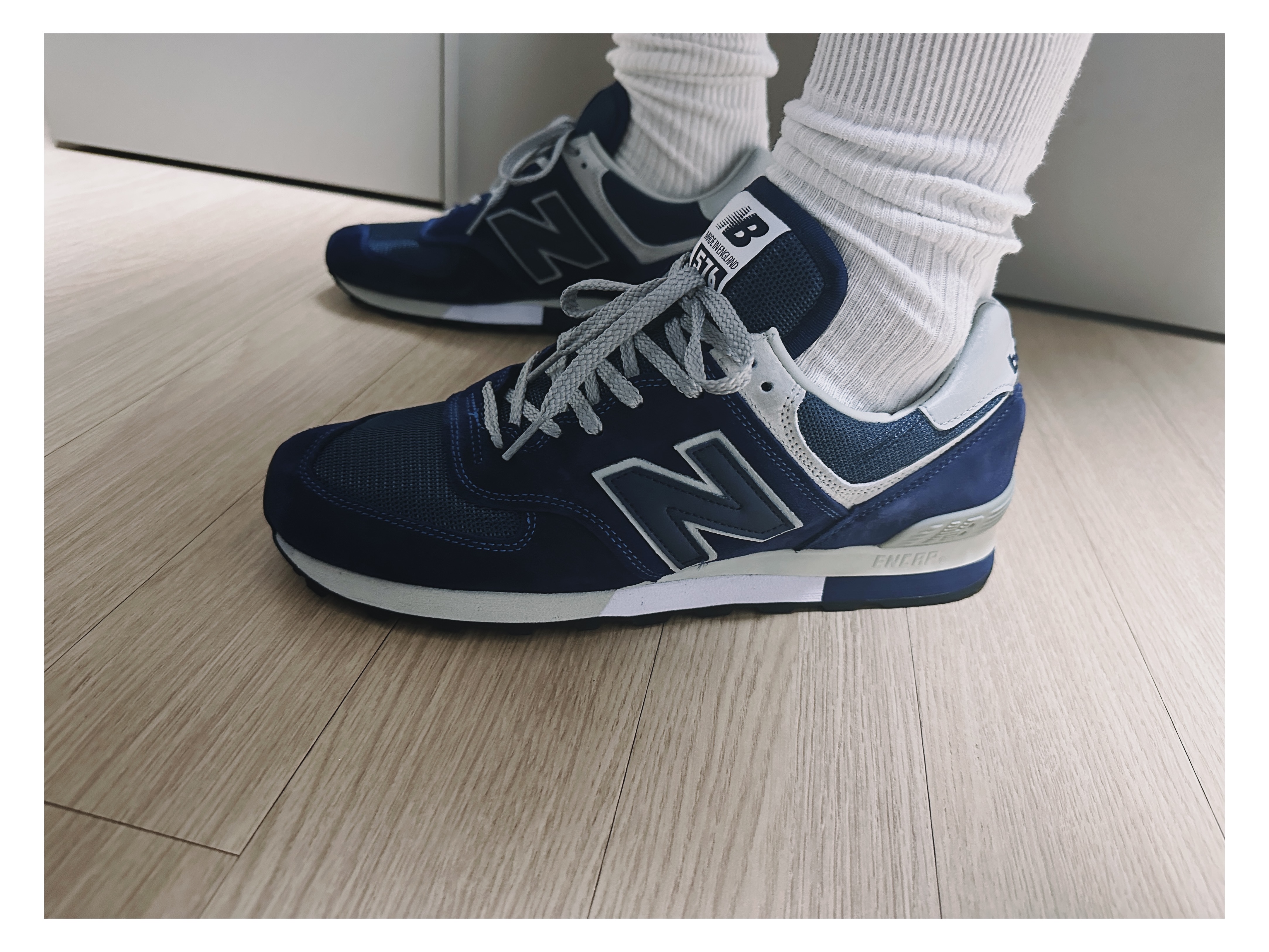 New Balance 576 Navy 착용 스타일 - 3