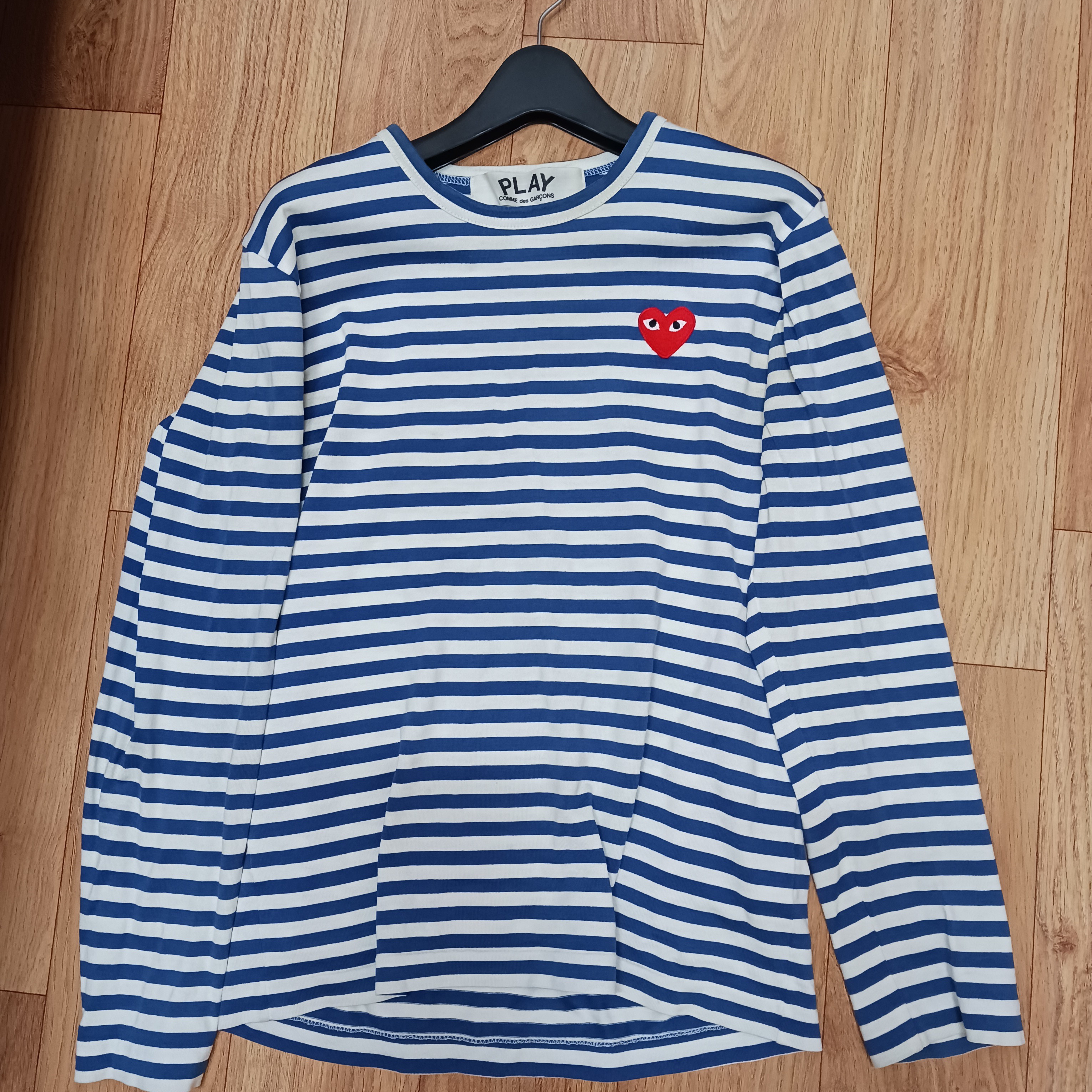 Play Comme des Garcons Striped LS T-Shirt Blue White, Play Comme des Garcons Black Heart Knit Cardigan Beige 착용 스타일 - 1